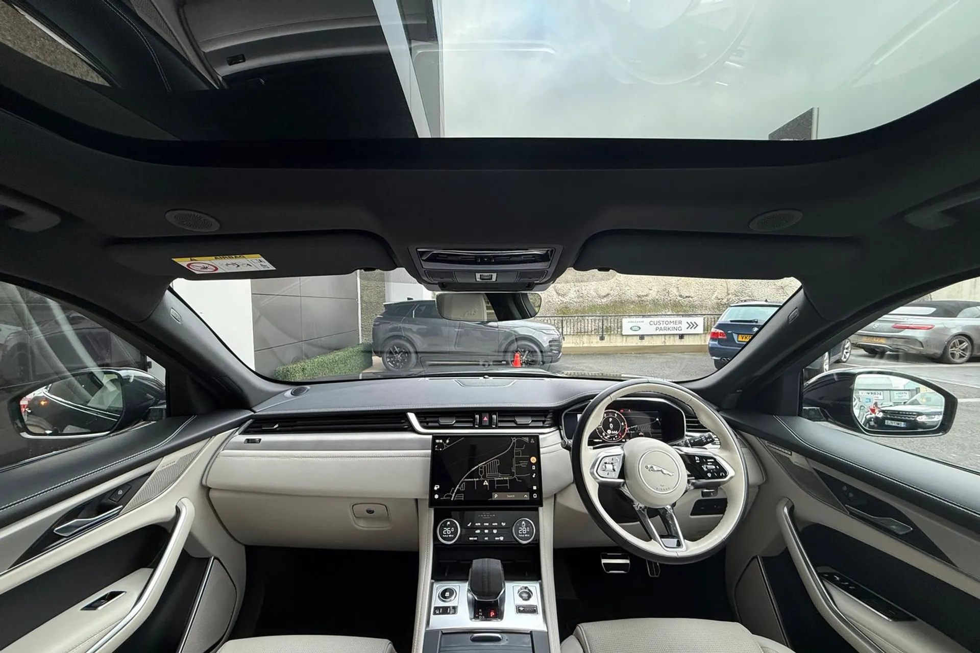 Jaguar F-PACE thumbnail image number 3