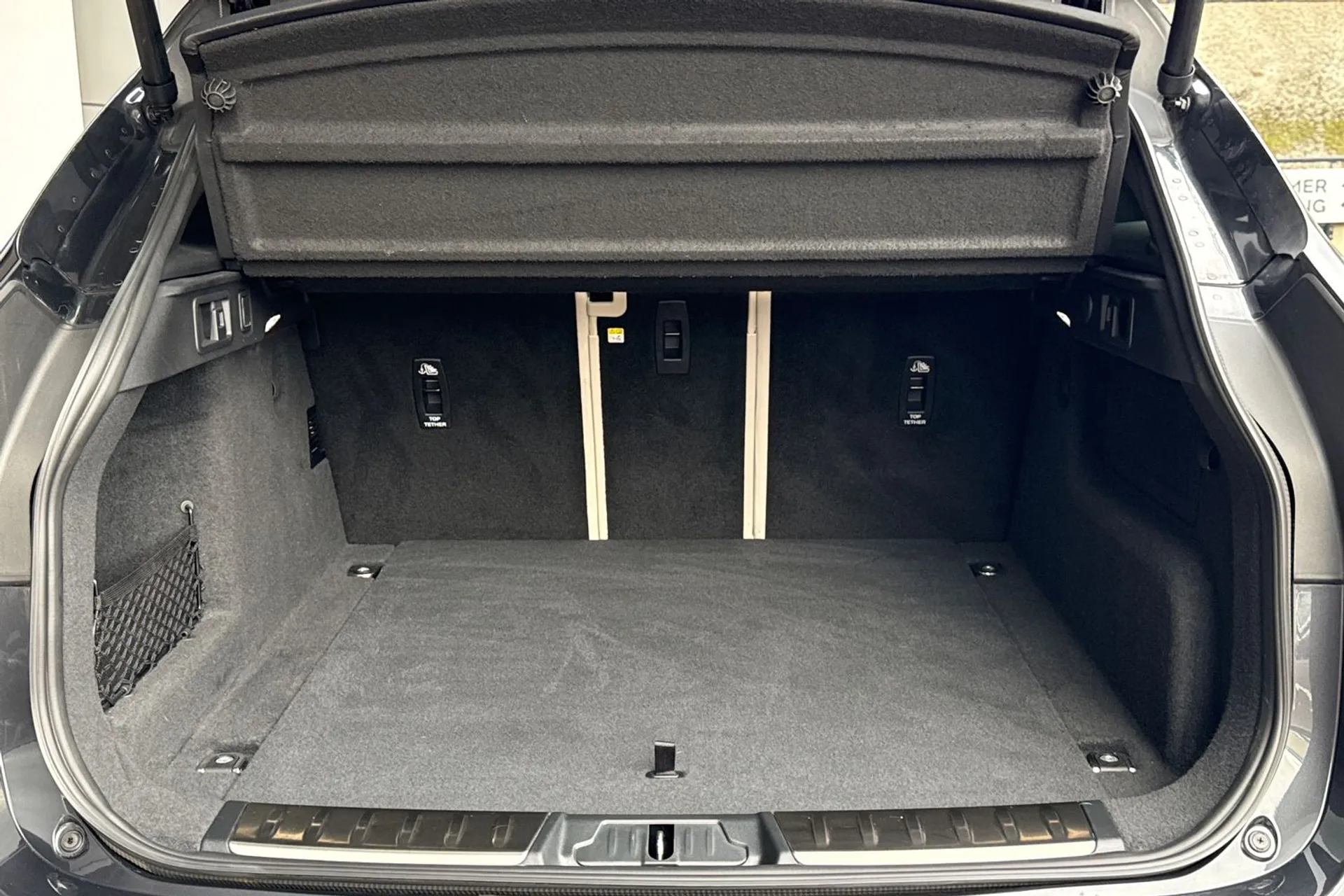 Jaguar F-PACE thumbnail image number 40