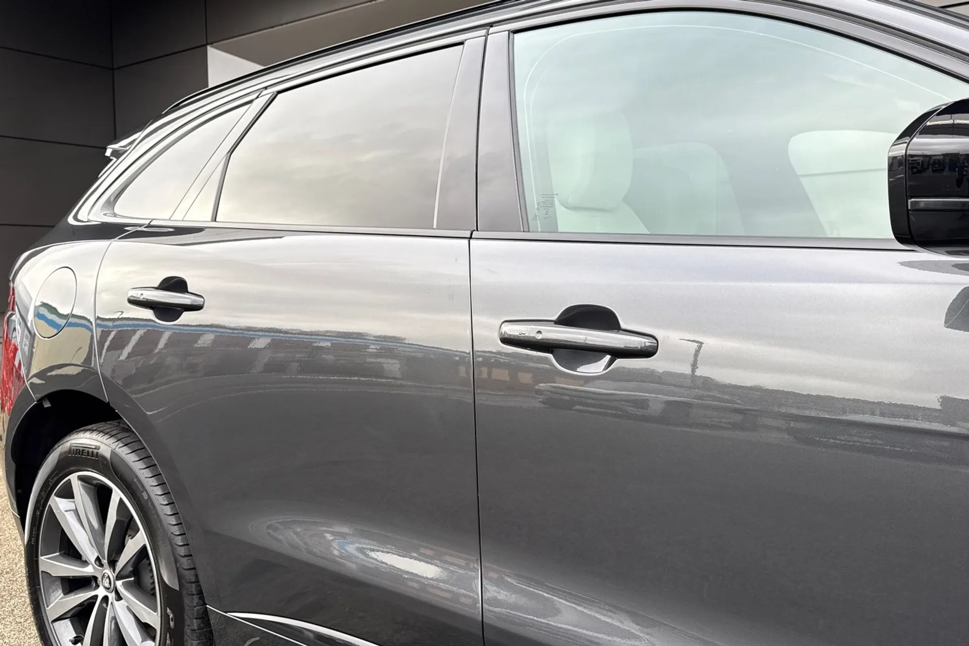 Jaguar F-PACE thumbnail image number 29