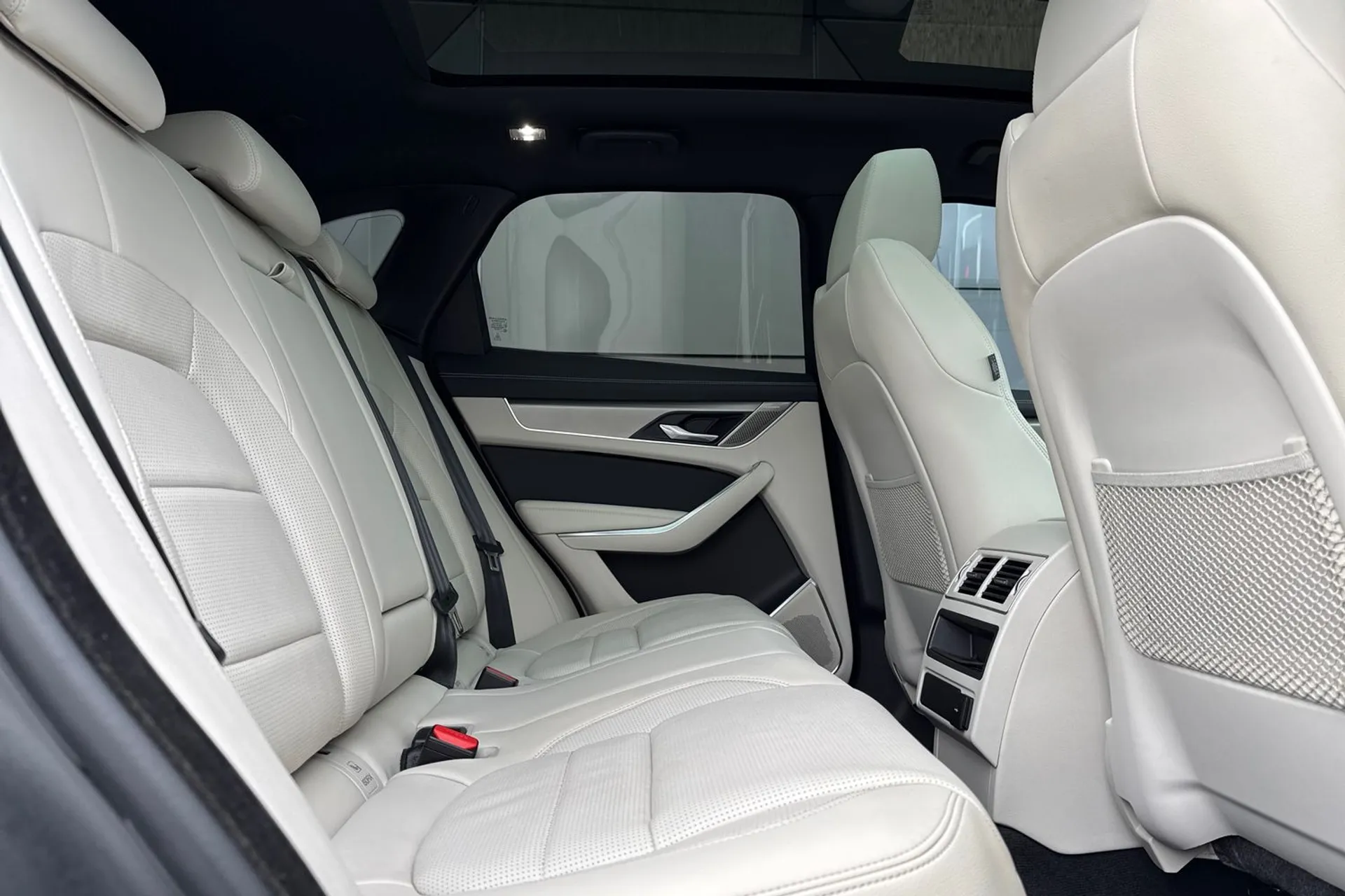 Jaguar F-PACE thumbnail image number 42