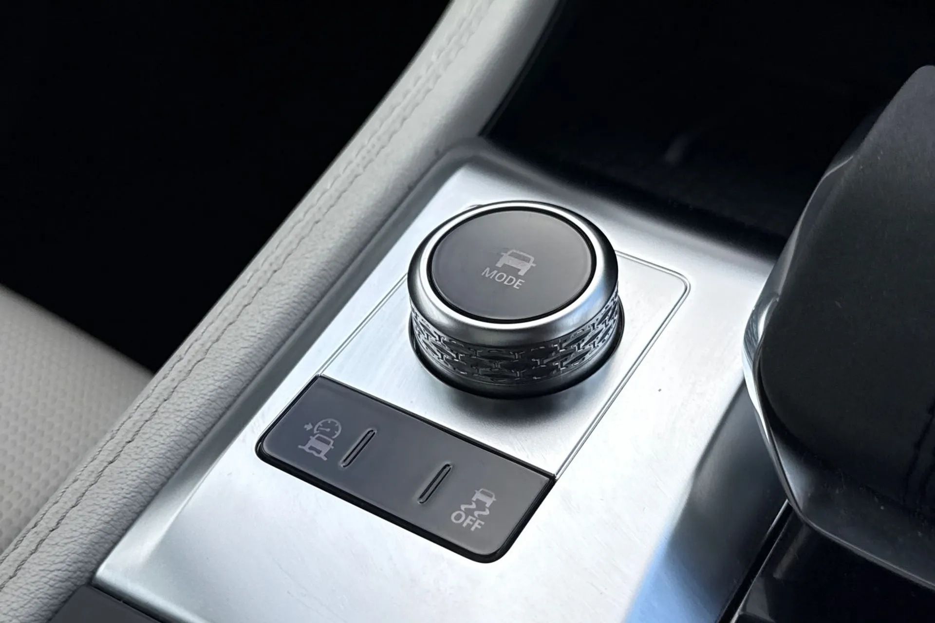 Jaguar F-PACE thumbnail image number 55