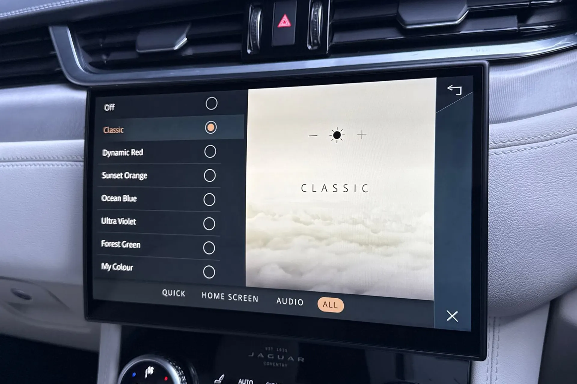 Jaguar F-PACE thumbnail image number 66