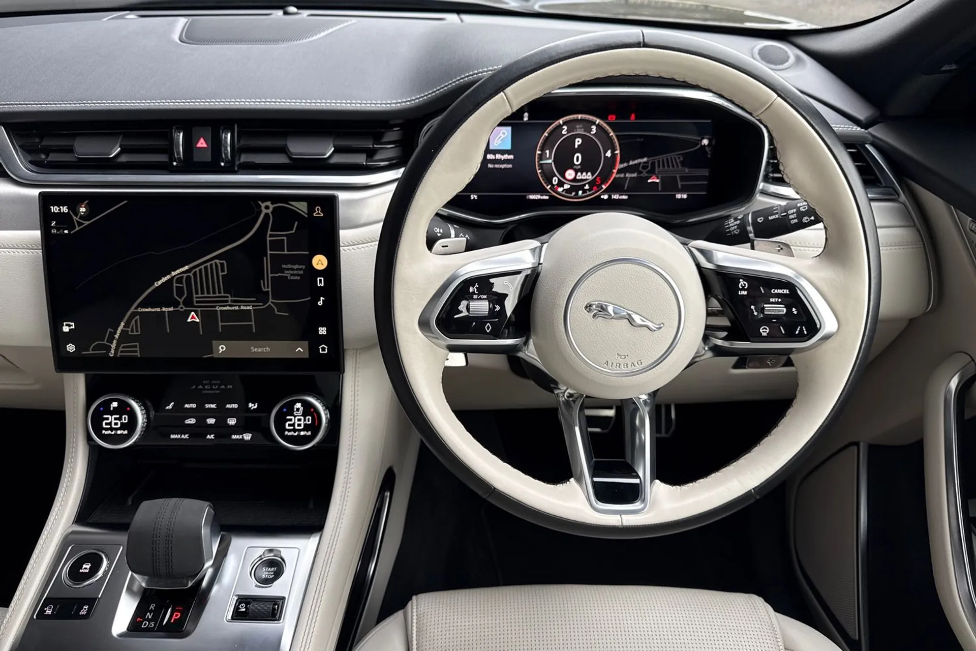 Jaguar F-PACE thumbnail image number 33