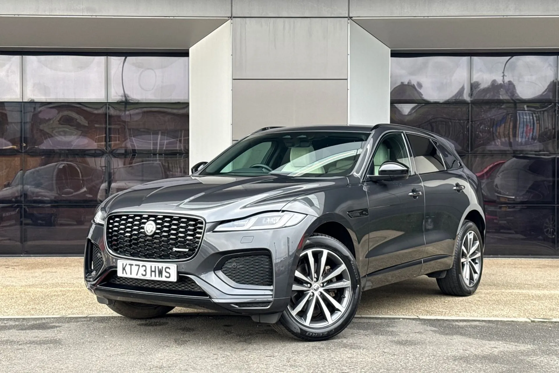 Jaguar F-PACE thumbnail image number 15