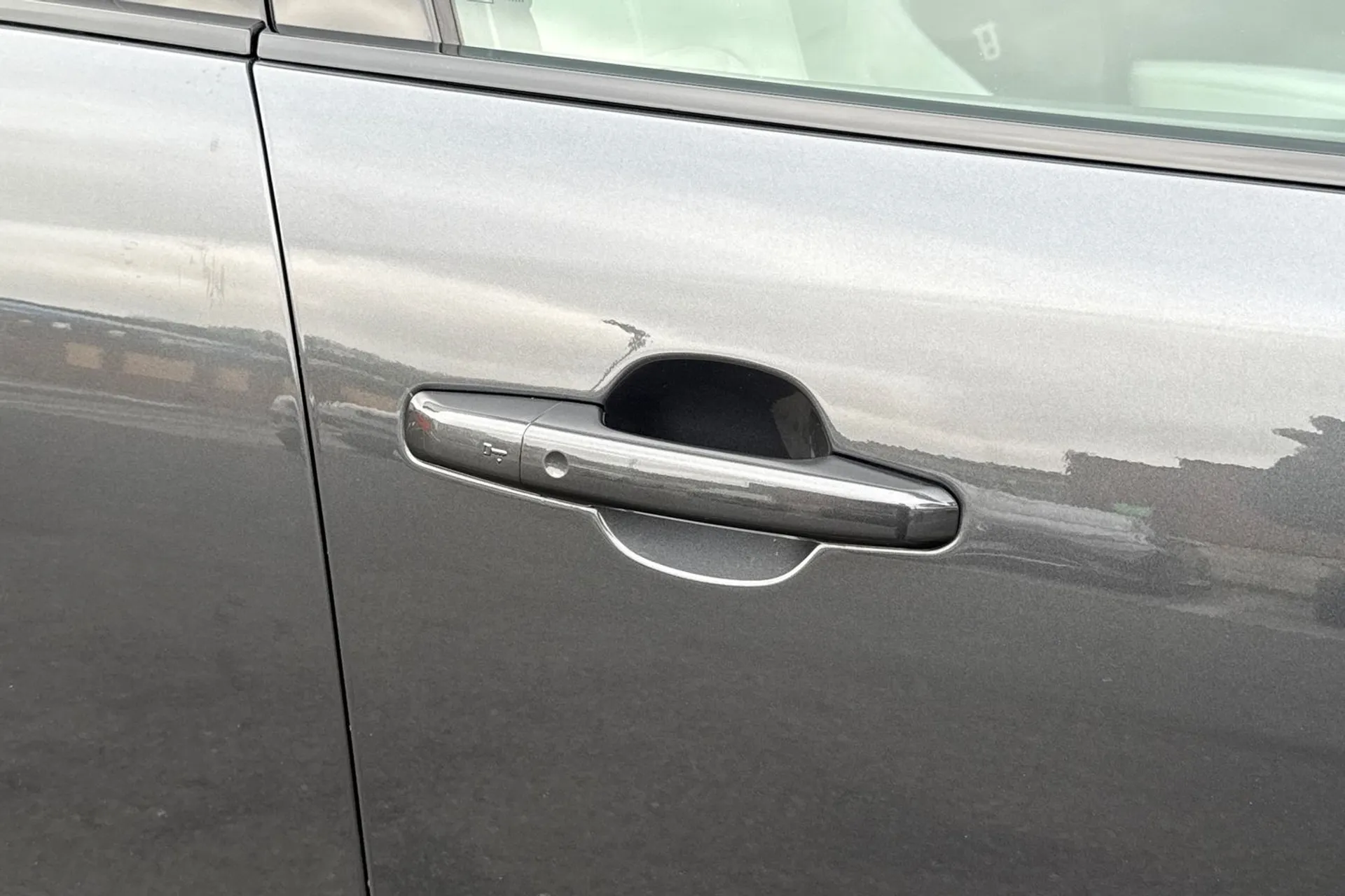 Jaguar F-PACE thumbnail image number 30