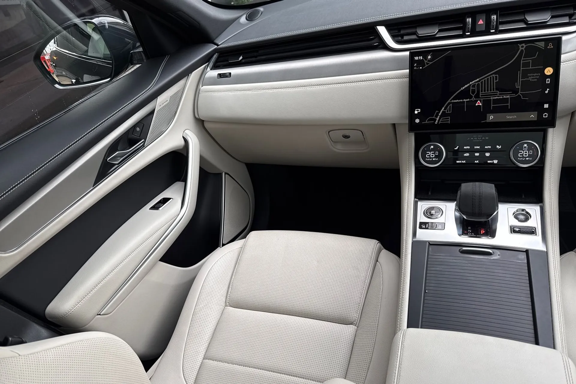 Jaguar F-PACE thumbnail image number 47