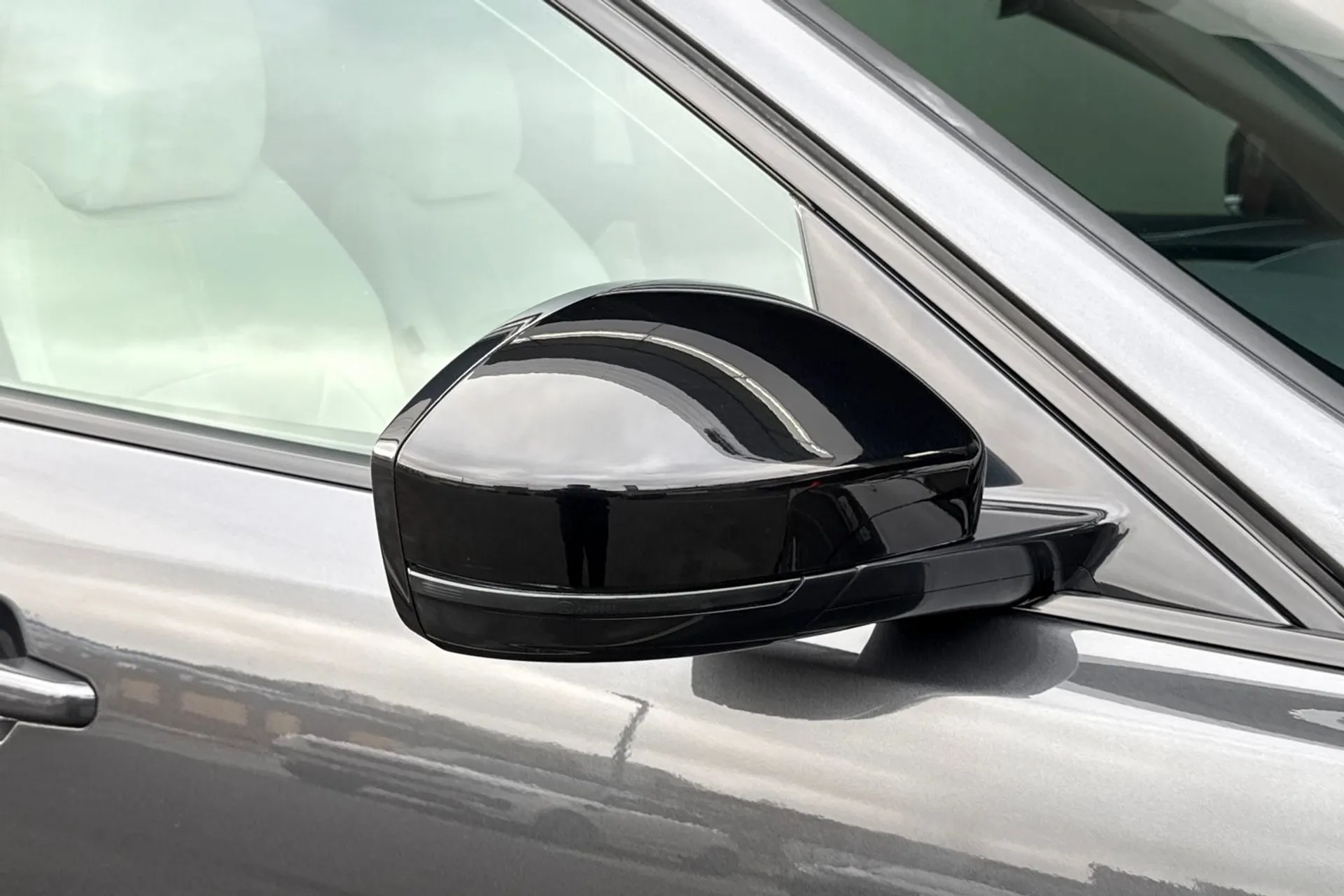 Jaguar F-PACE thumbnail image number 31