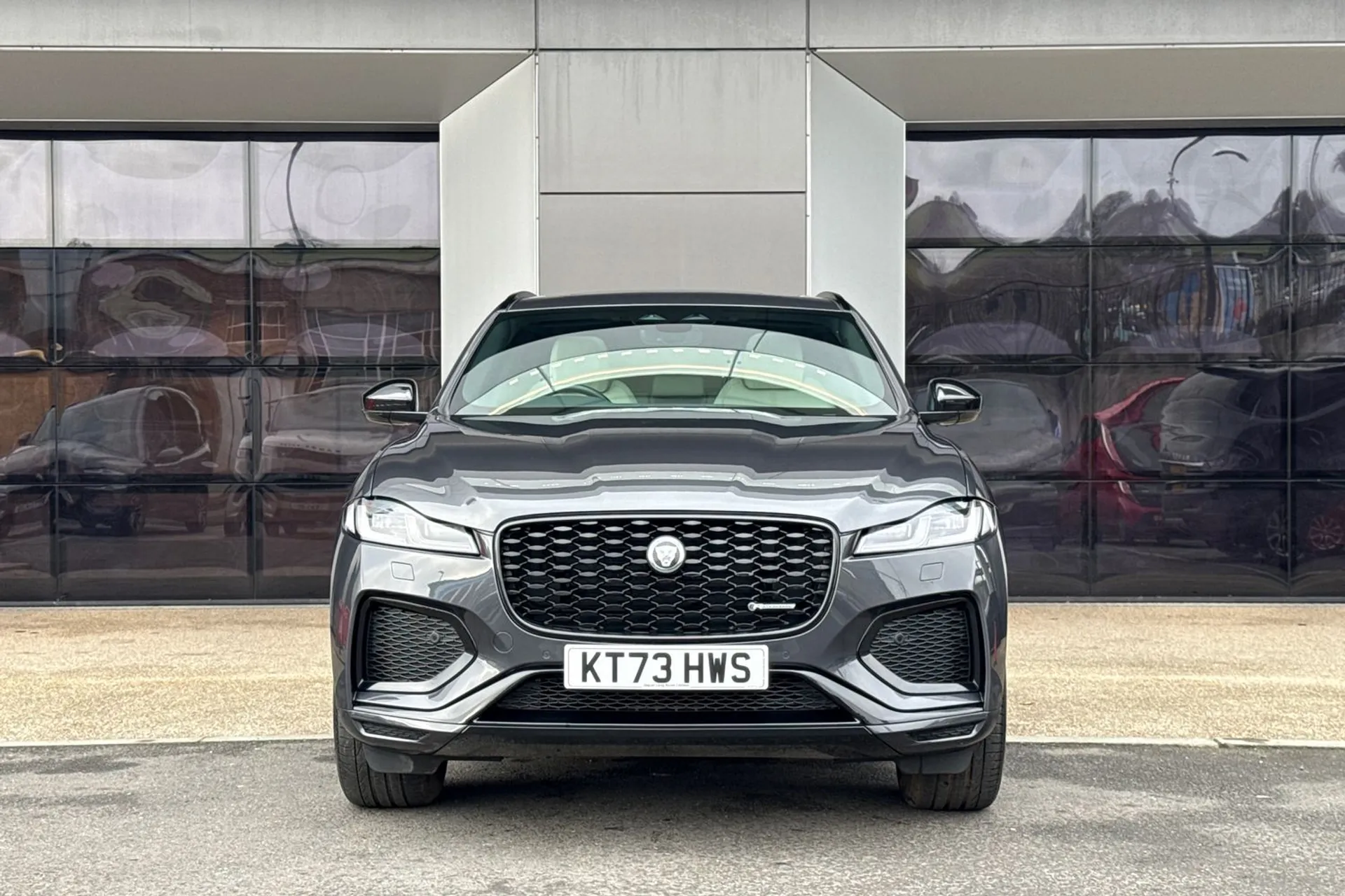 Jaguar F-PACE thumbnail image number 16