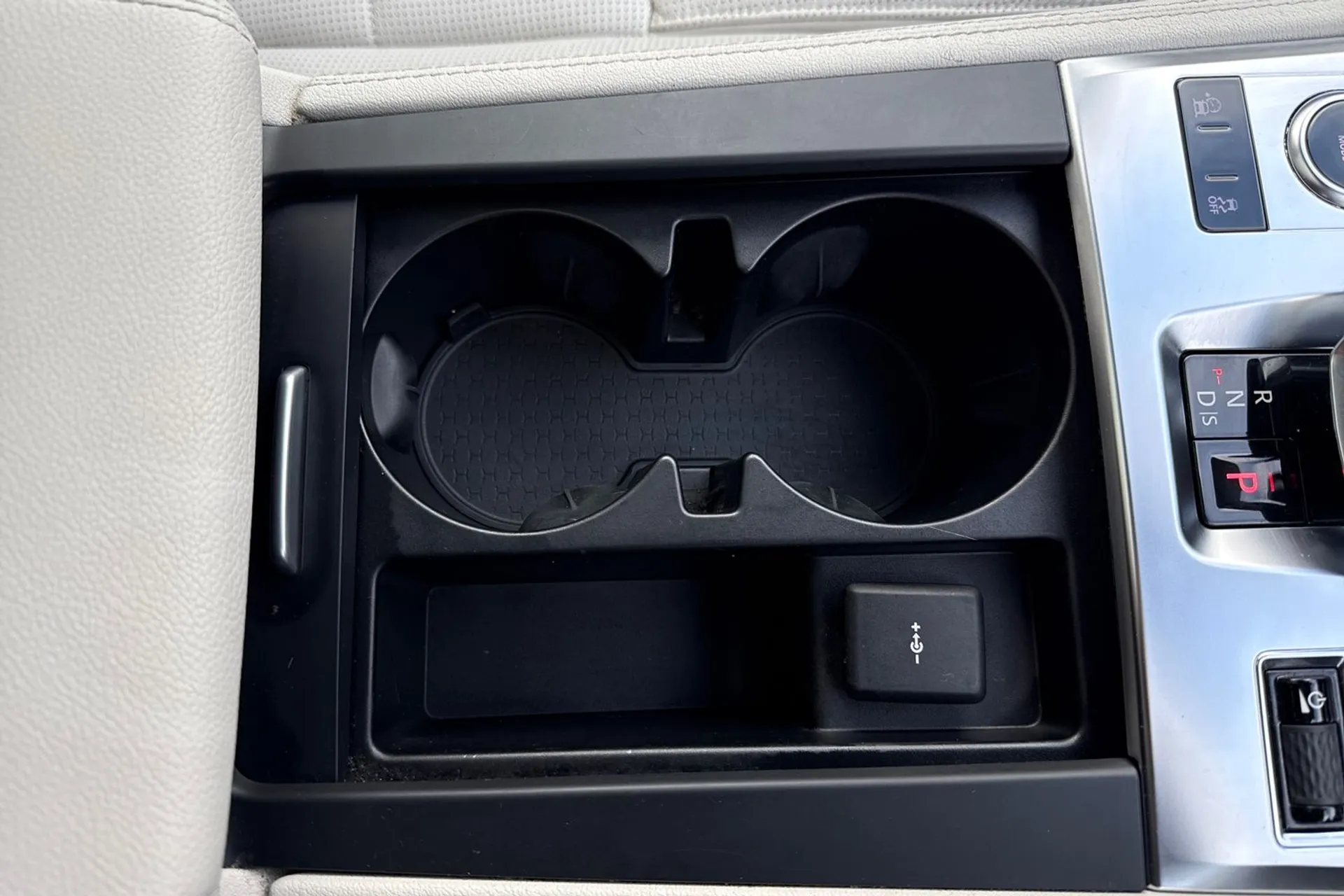 Jaguar F-PACE thumbnail image number 59