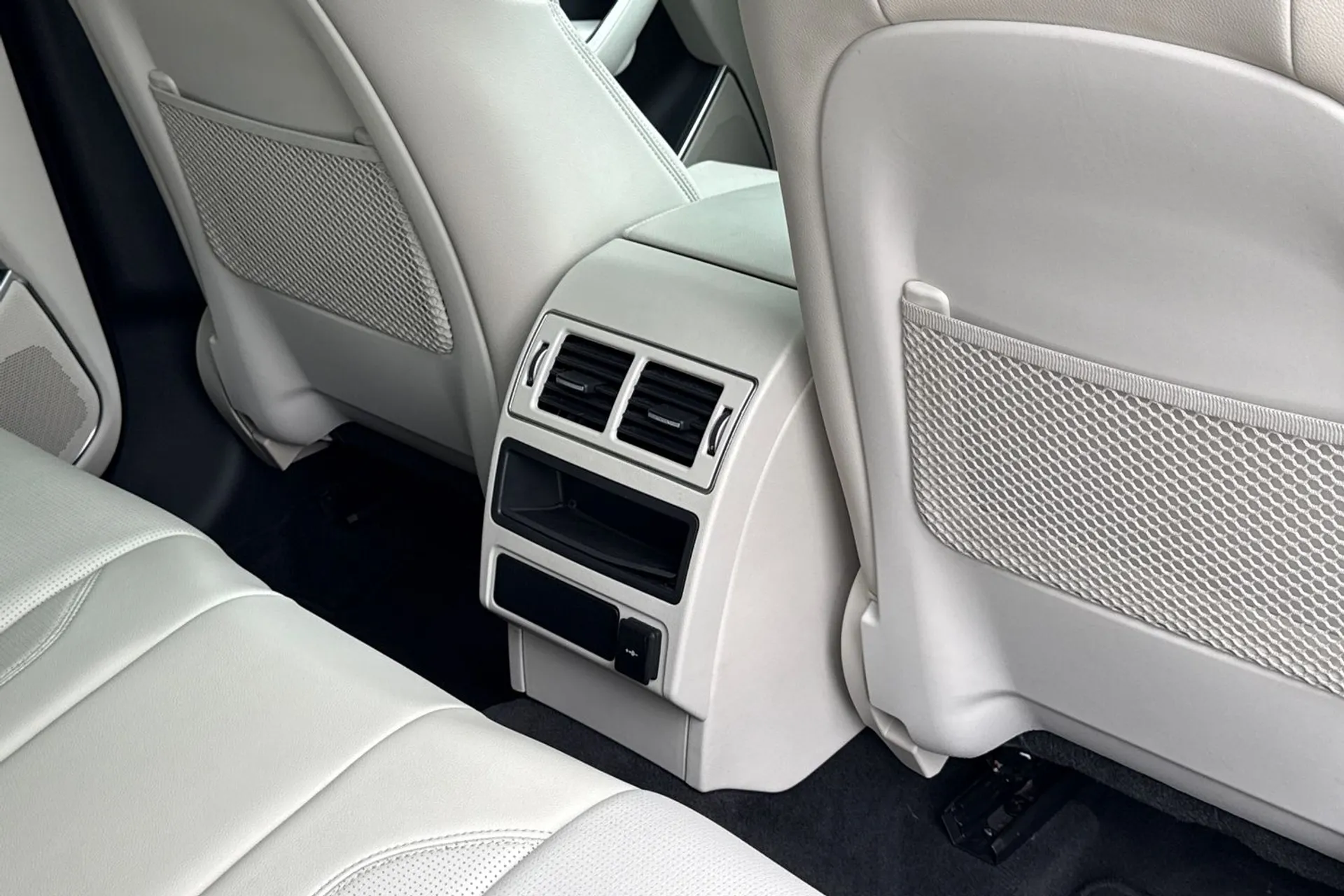 Jaguar F-PACE thumbnail image number 45