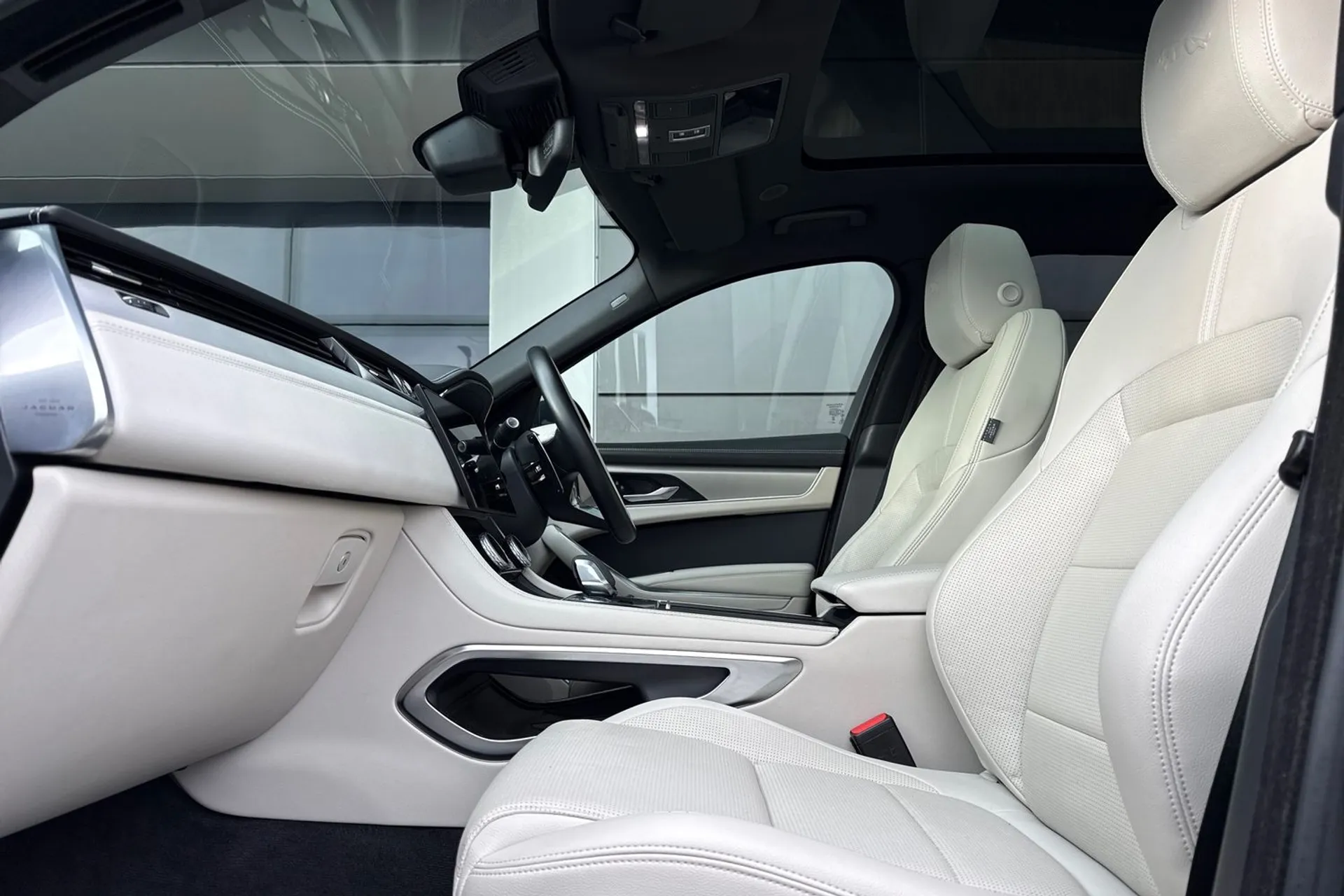 Jaguar F-PACE thumbnail image number 50