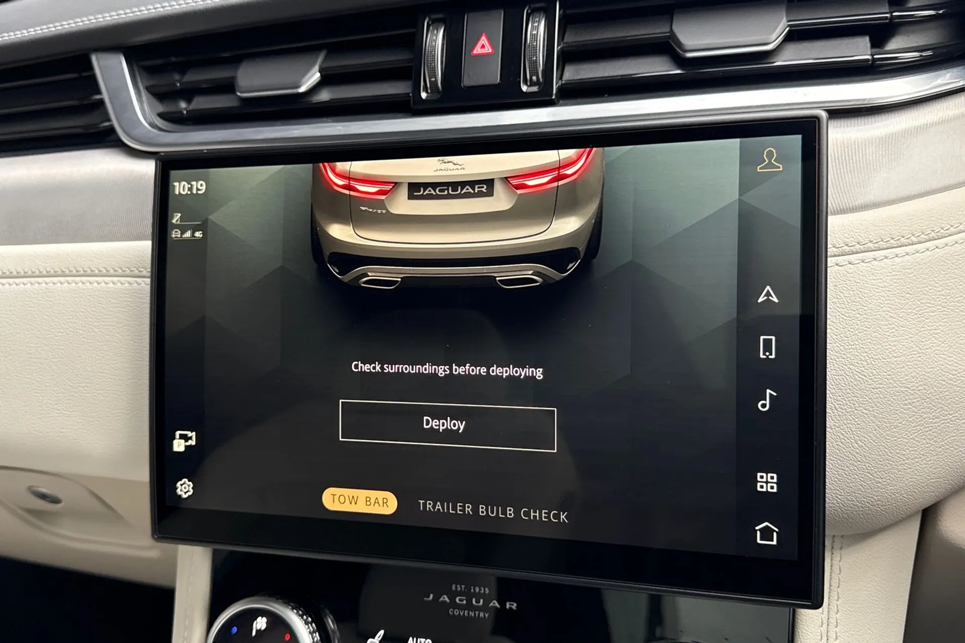 Jaguar F-PACE thumbnail image number 14