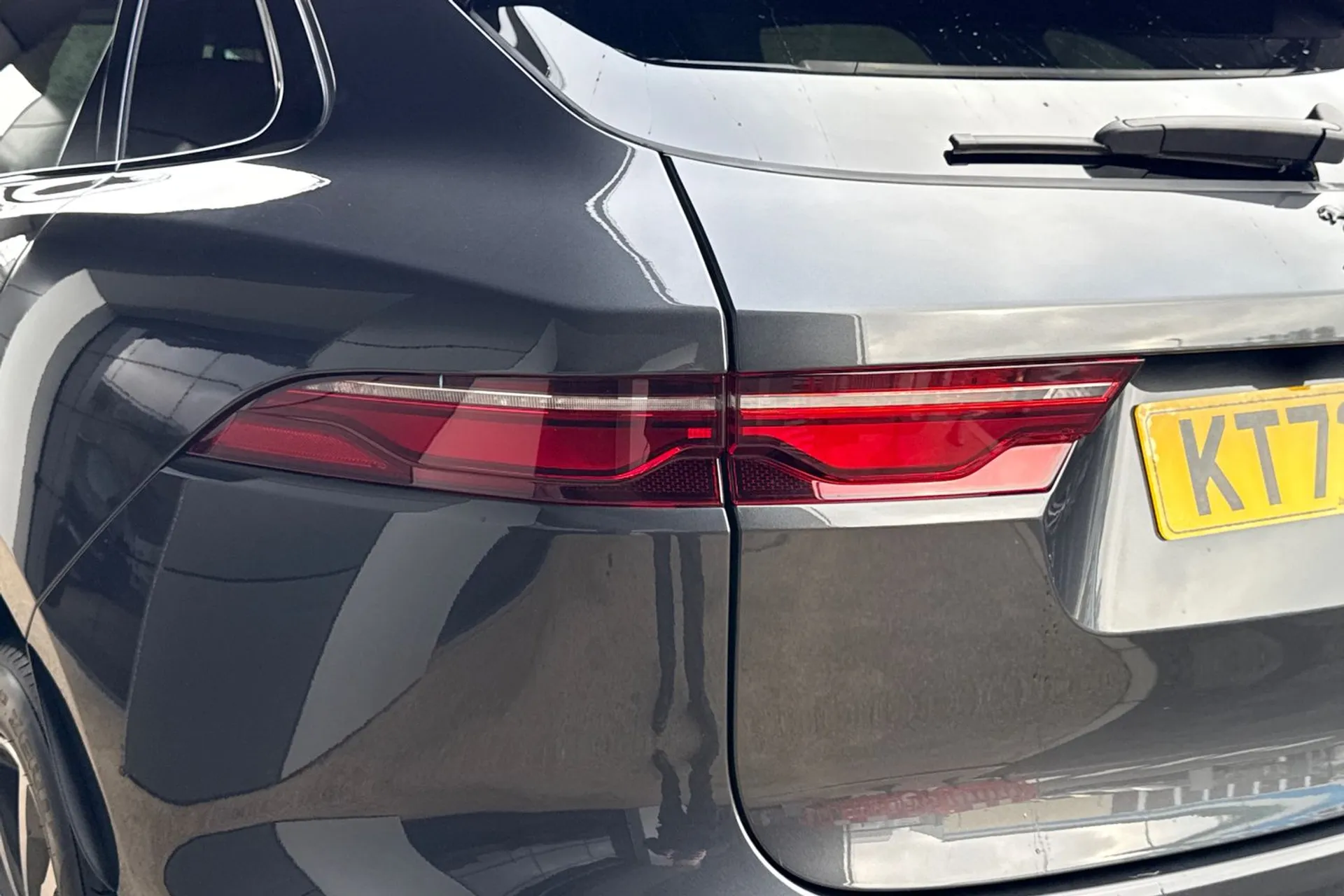 Jaguar F-PACE thumbnail image number 39