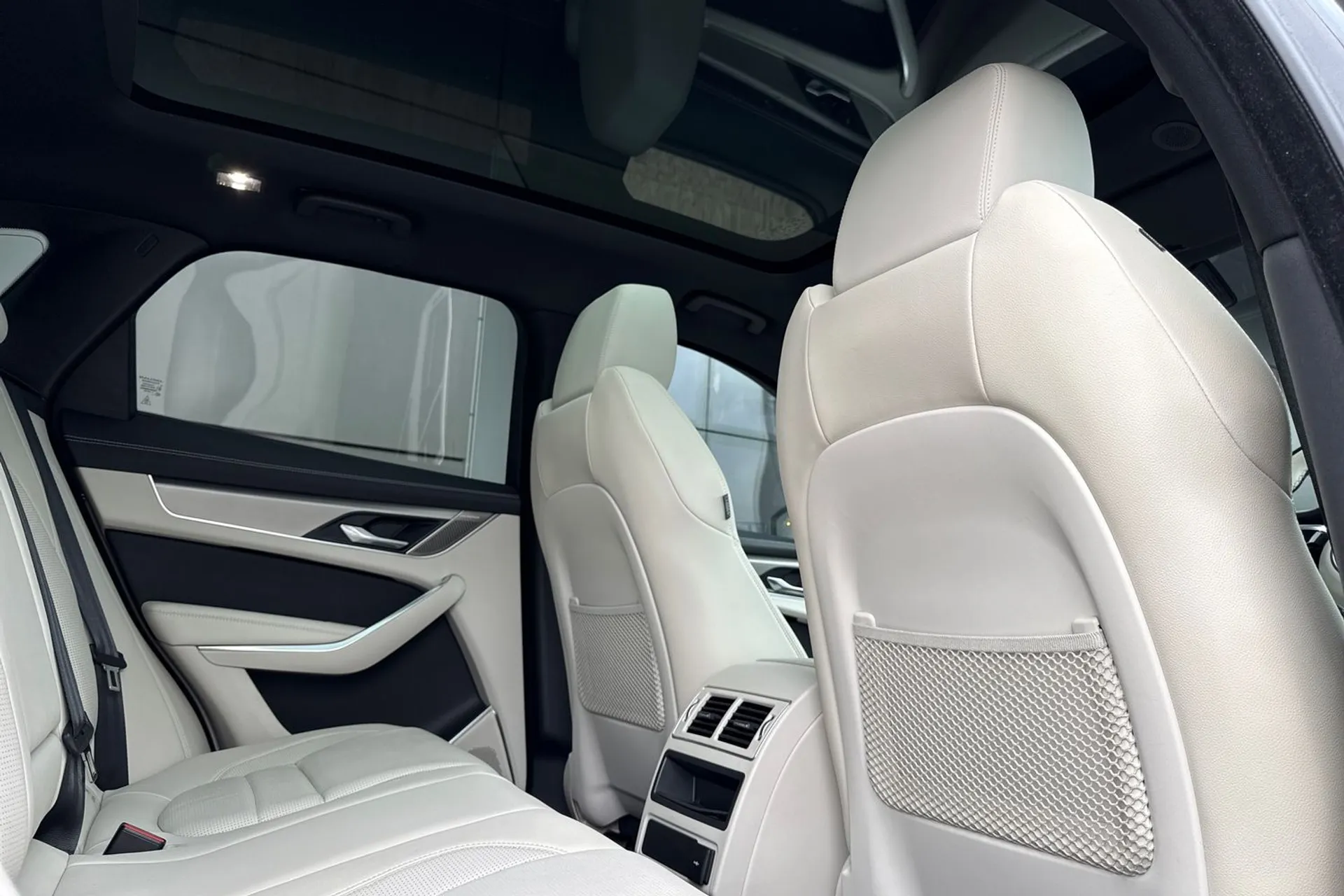 Jaguar F-PACE thumbnail image number 43