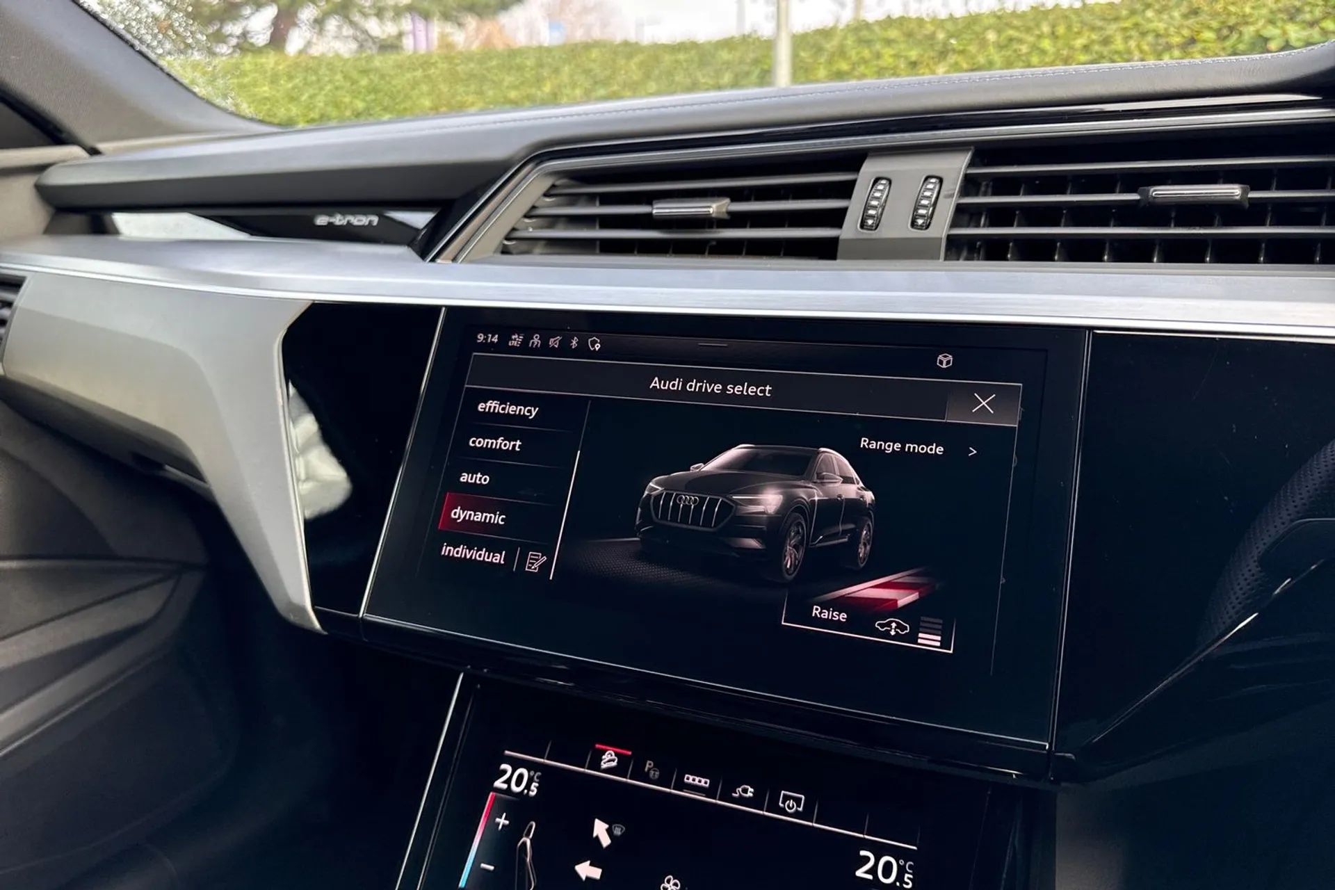 Audi e-tron thumbnail image number 30