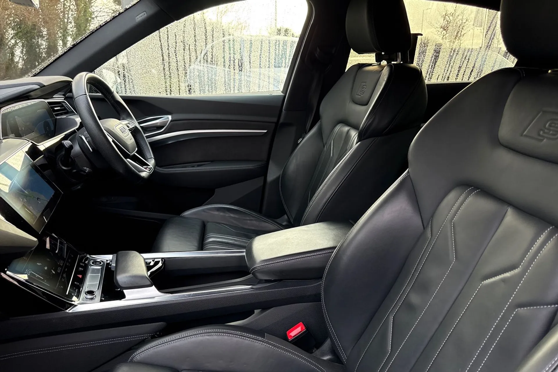 Audi e-tron thumbnail image number 42