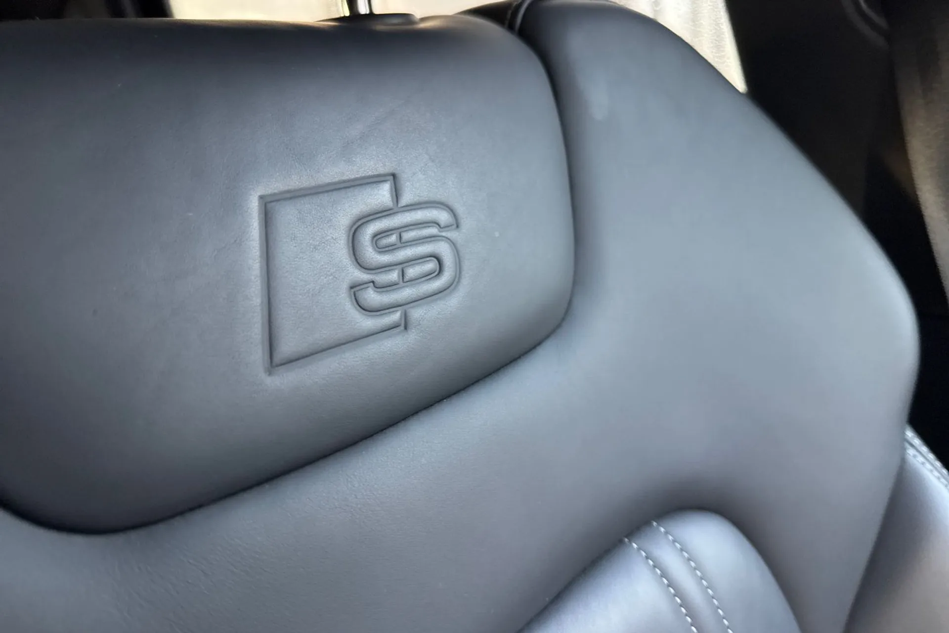 Audi e-tron thumbnail image number 23