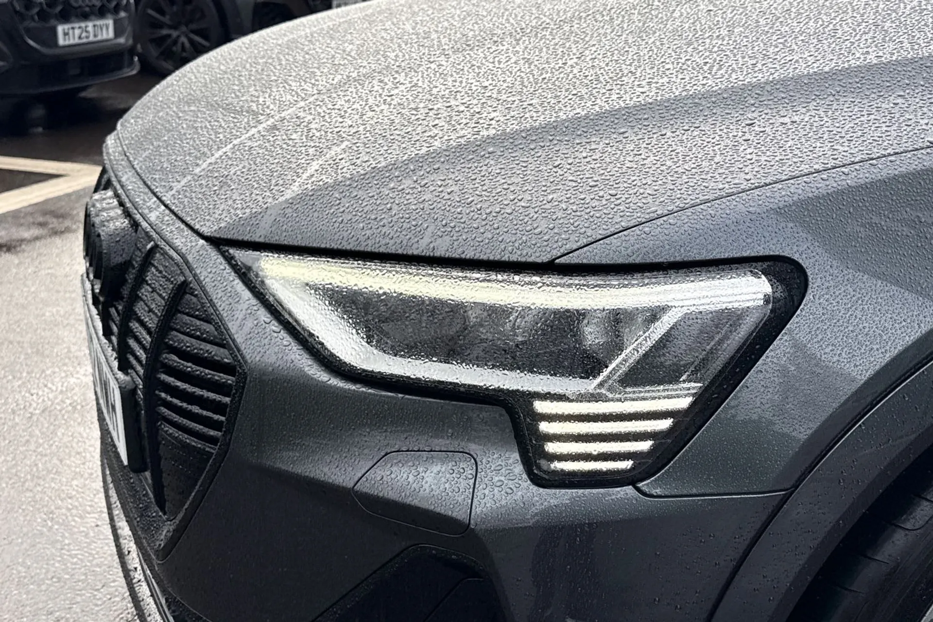 Audi e-tron thumbnail image number 28