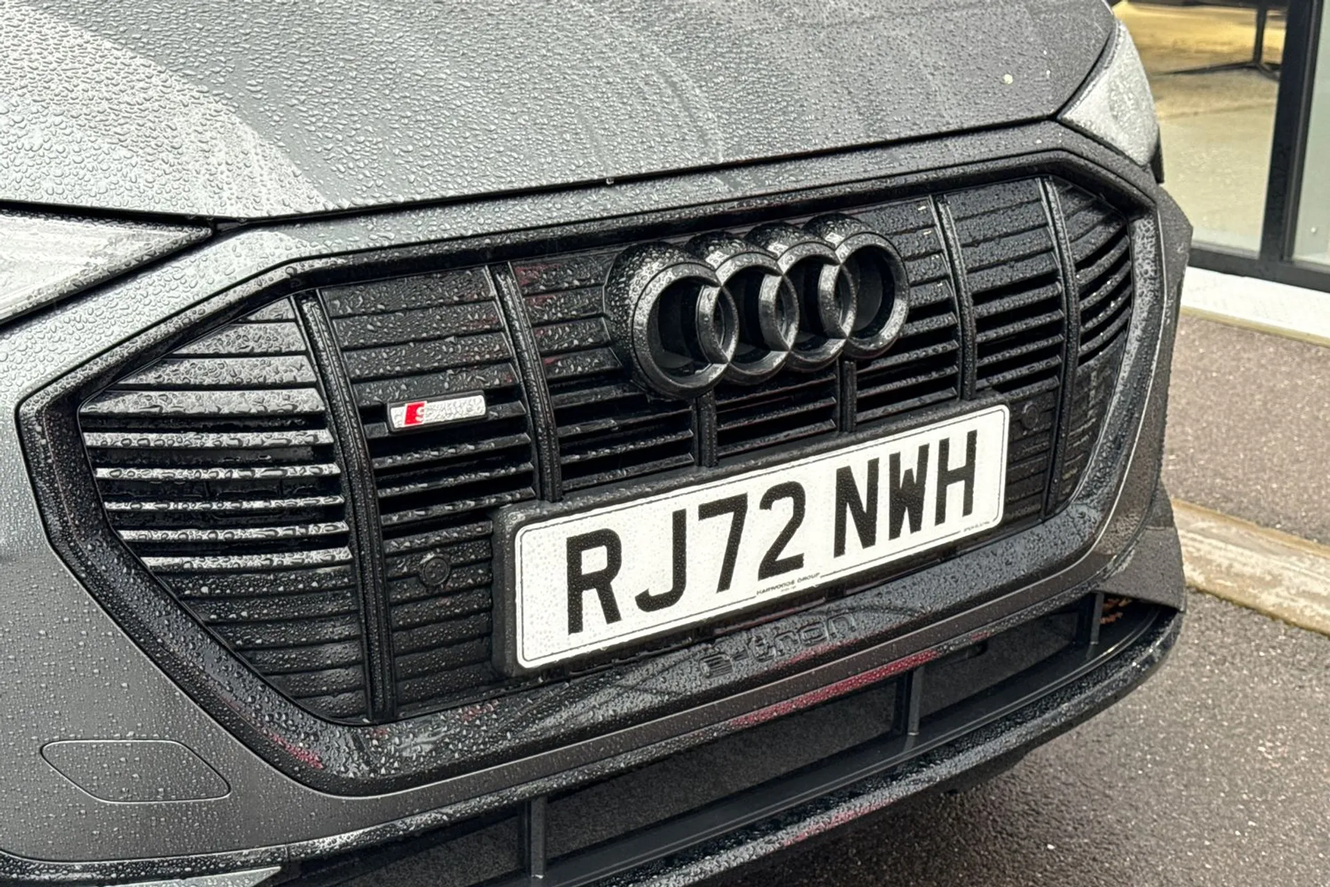 Audi e-tron thumbnail image number 9