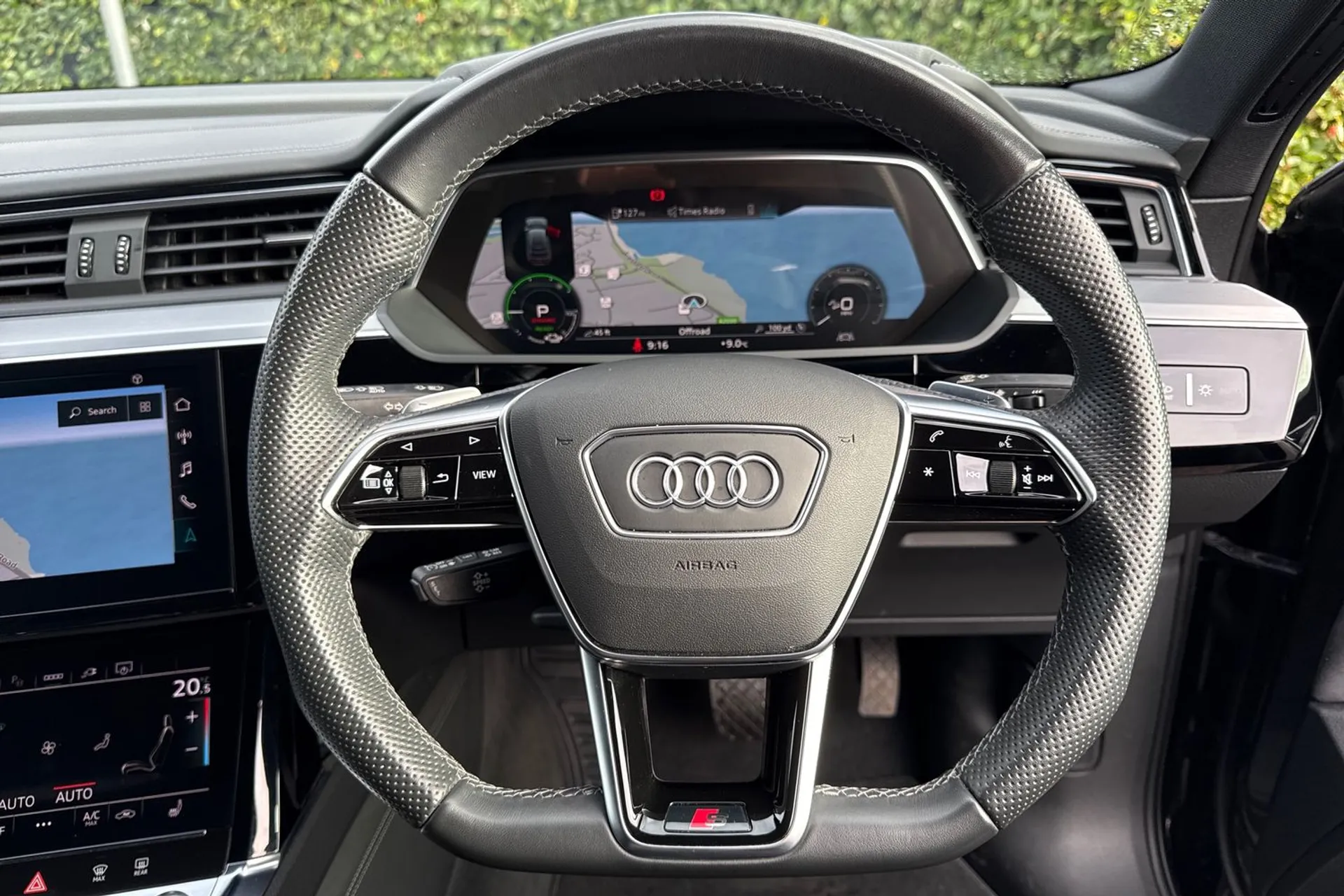 Audi e-tron thumbnail image number 6