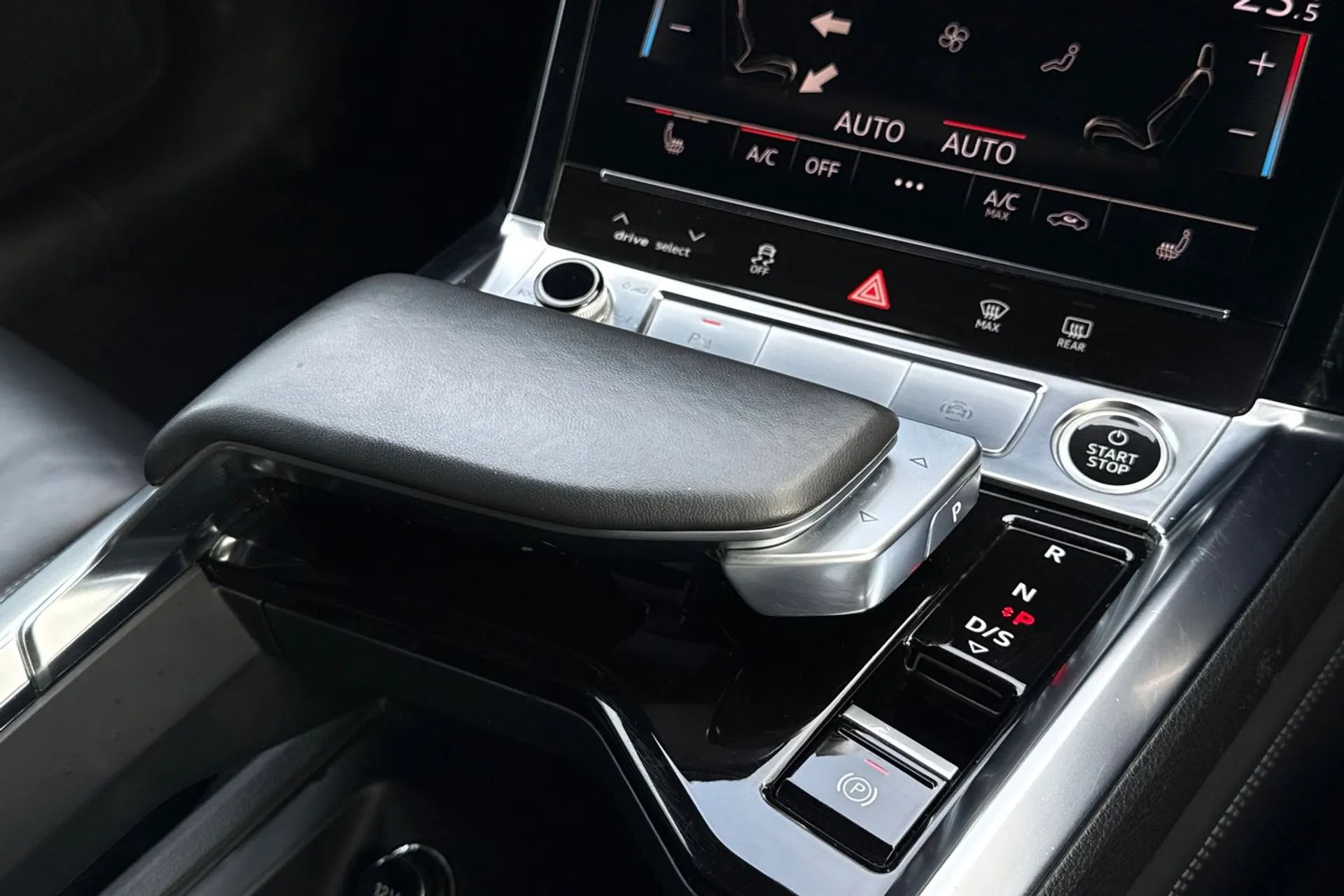 Audi e-tron thumbnail image number 10