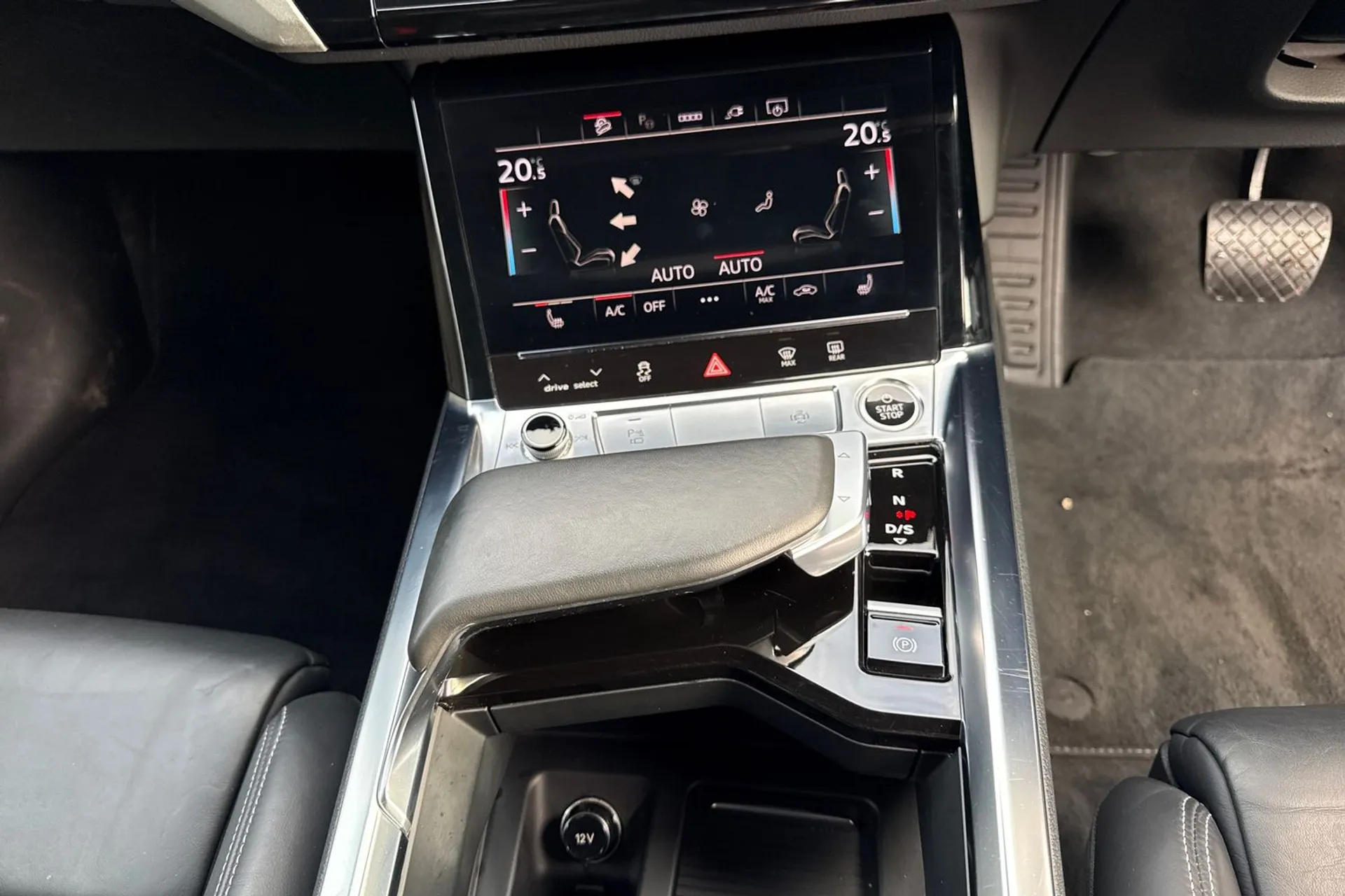 Audi e-tron thumbnail image number 41