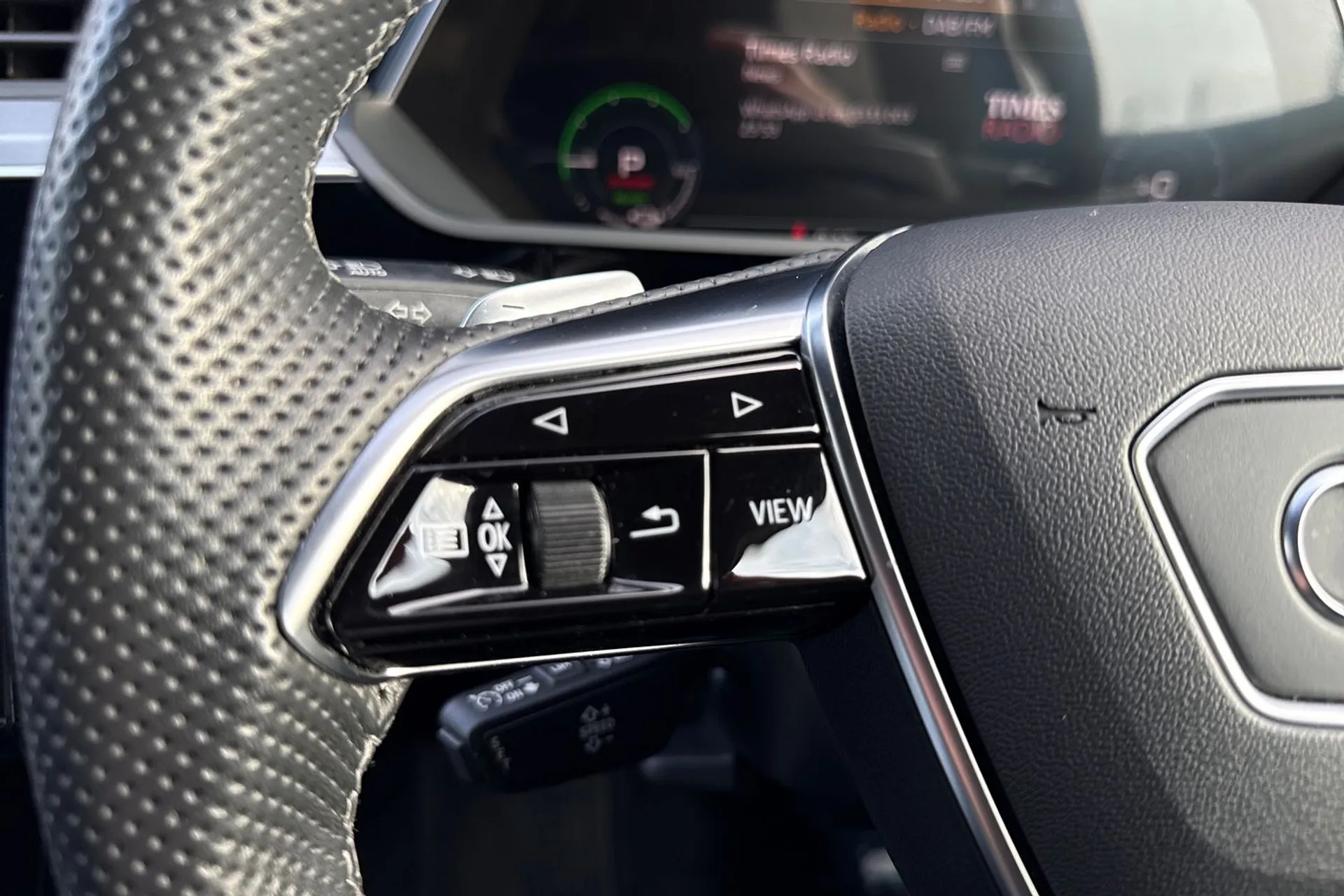 Audi e-tron thumbnail image number 38