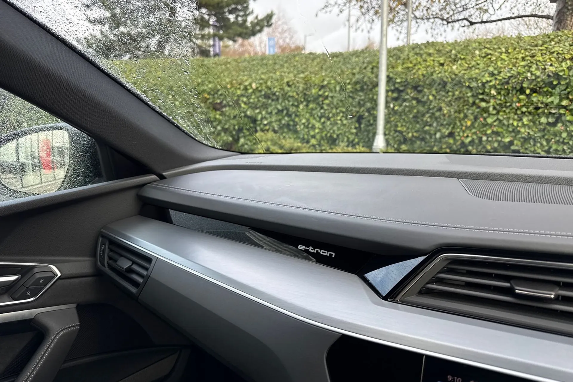 Audi e-tron thumbnail image number 44