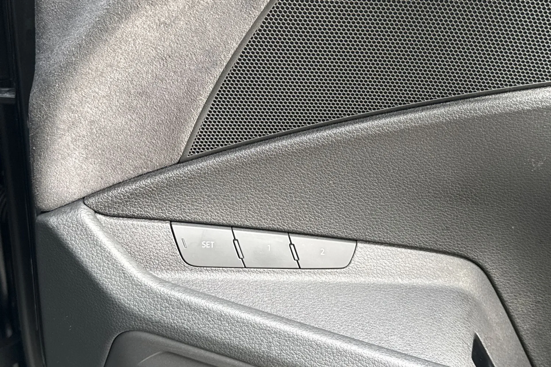 Audi e-tron thumbnail image number 29