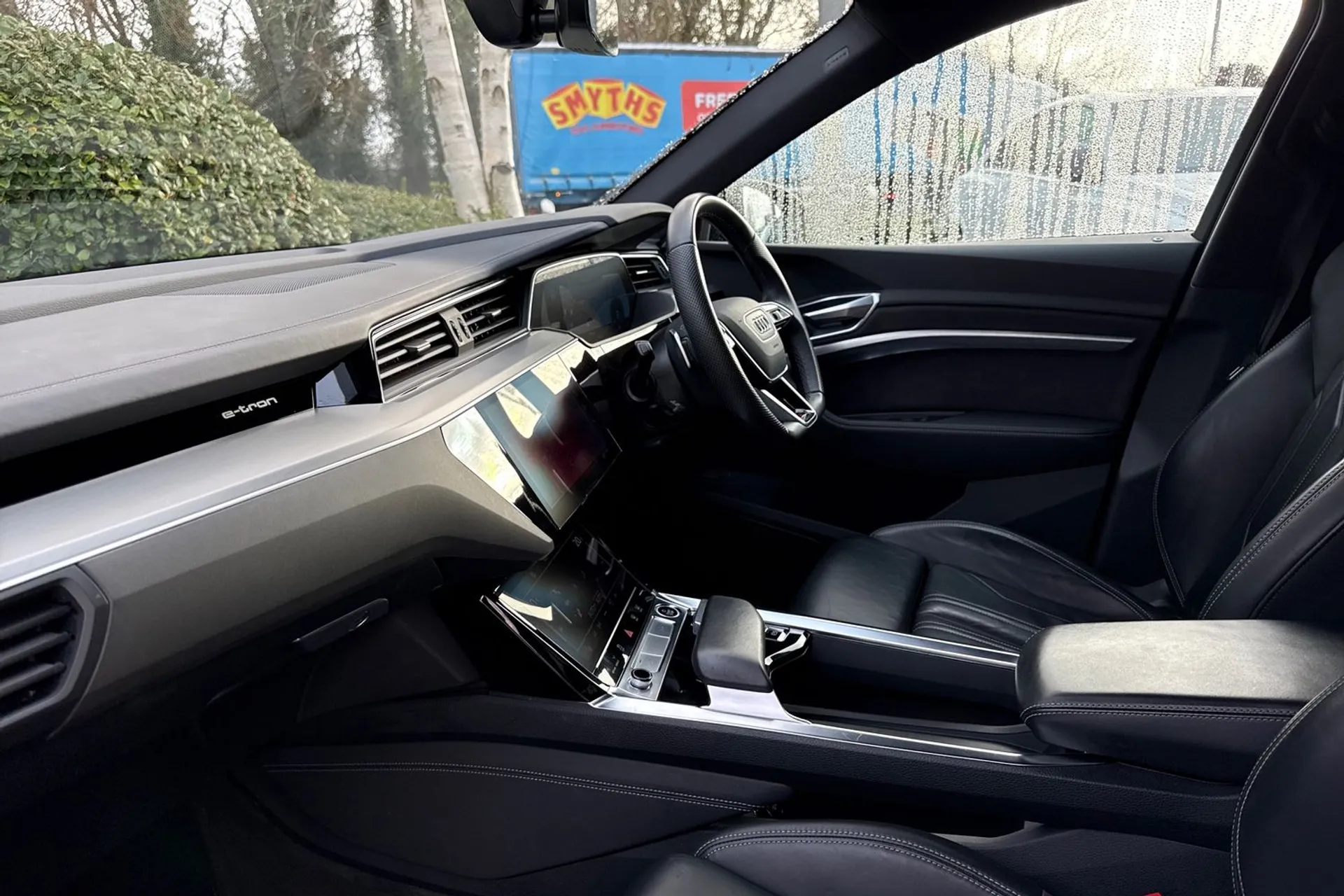 Audi e-tron thumbnail image number 13