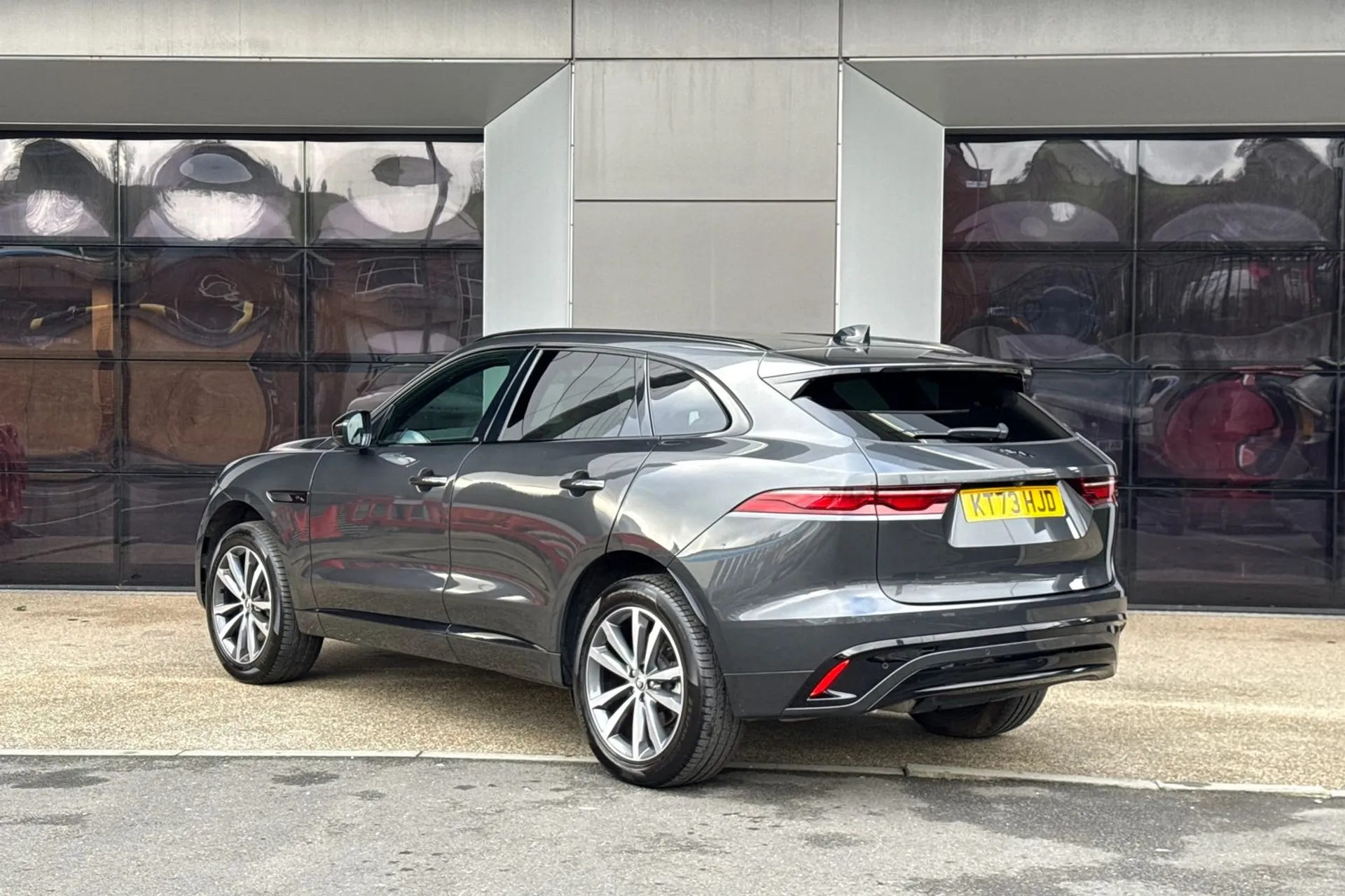 Jaguar F-PACE thumbnail image number 10