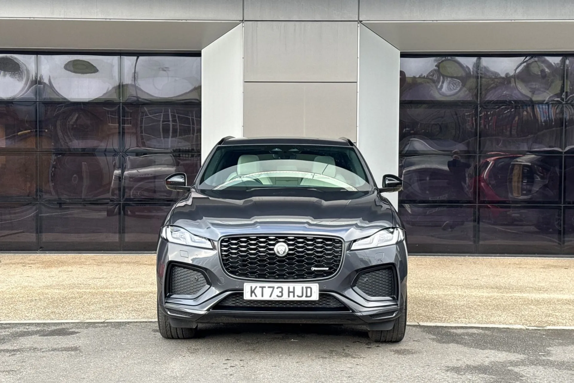 Jaguar F-PACE thumbnail image number 15