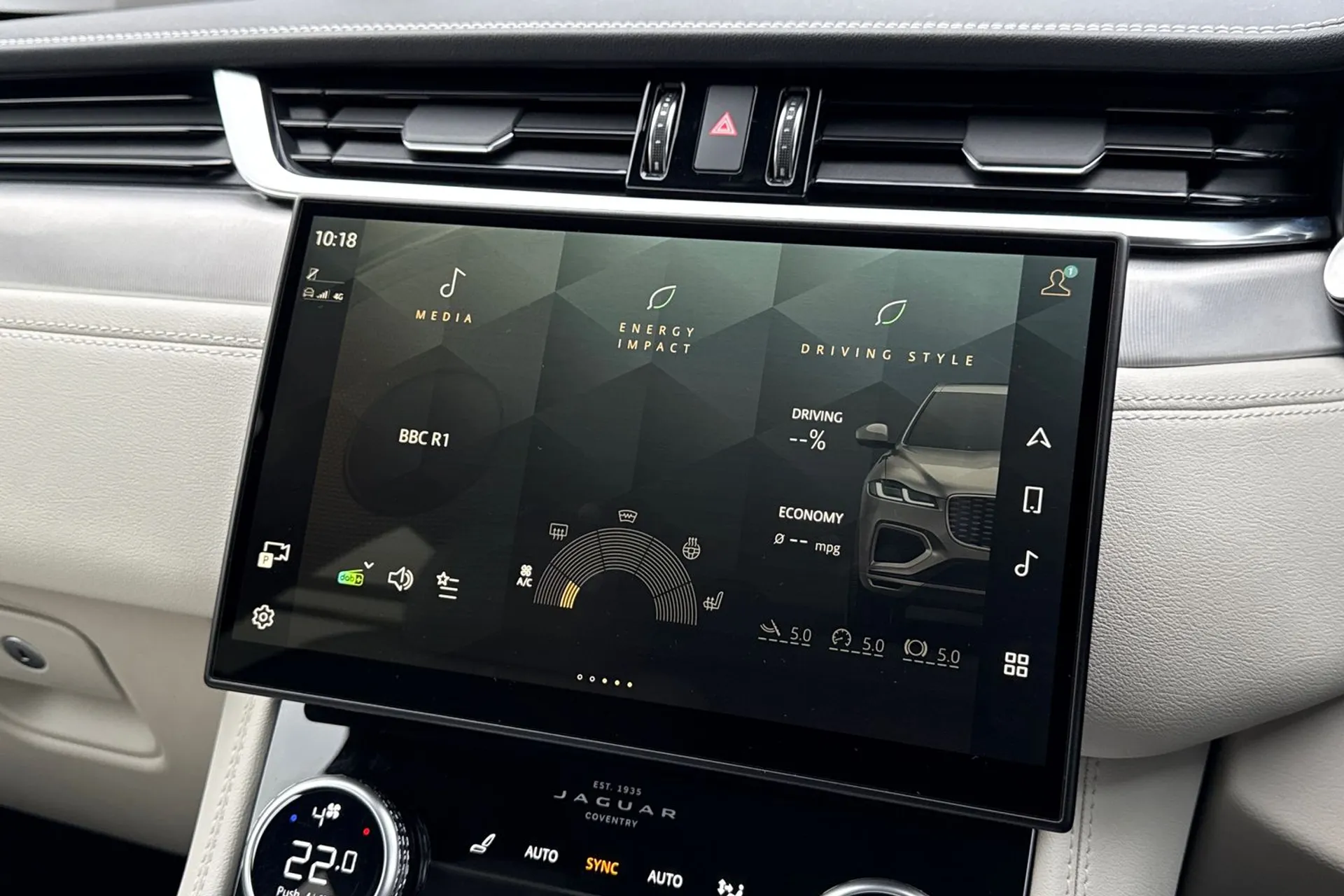 Jaguar F-PACE thumbnail image number 56