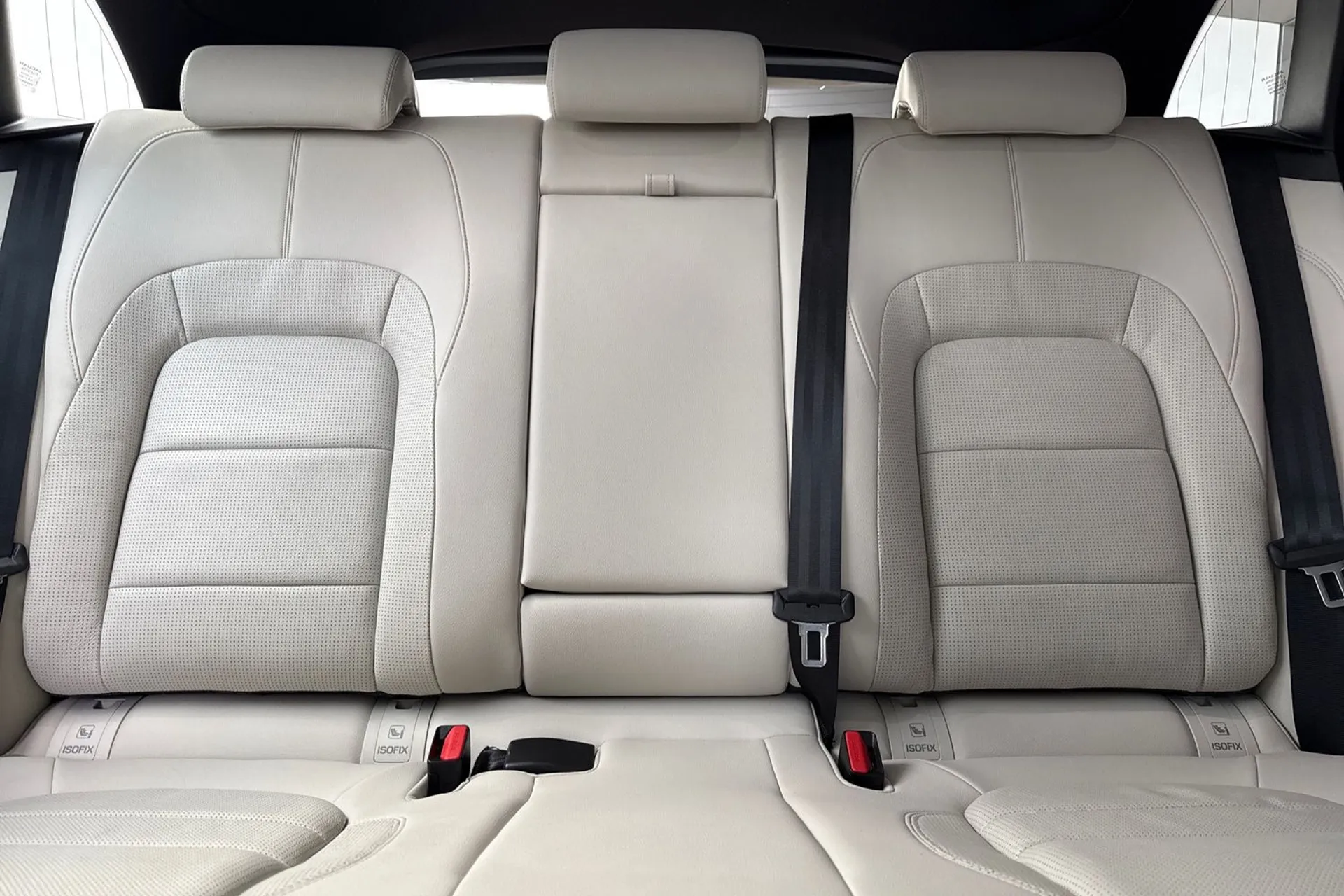 Jaguar F-PACE thumbnail image number 39