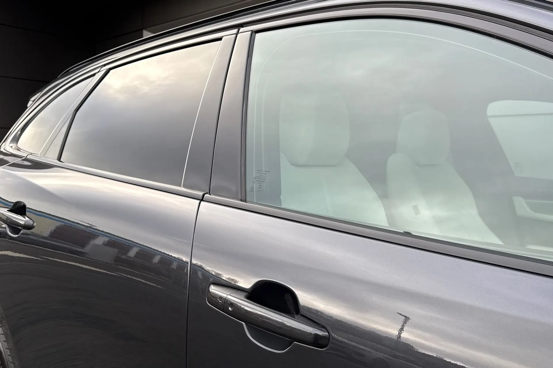 Jaguar F-PACE thumbnail image number 22