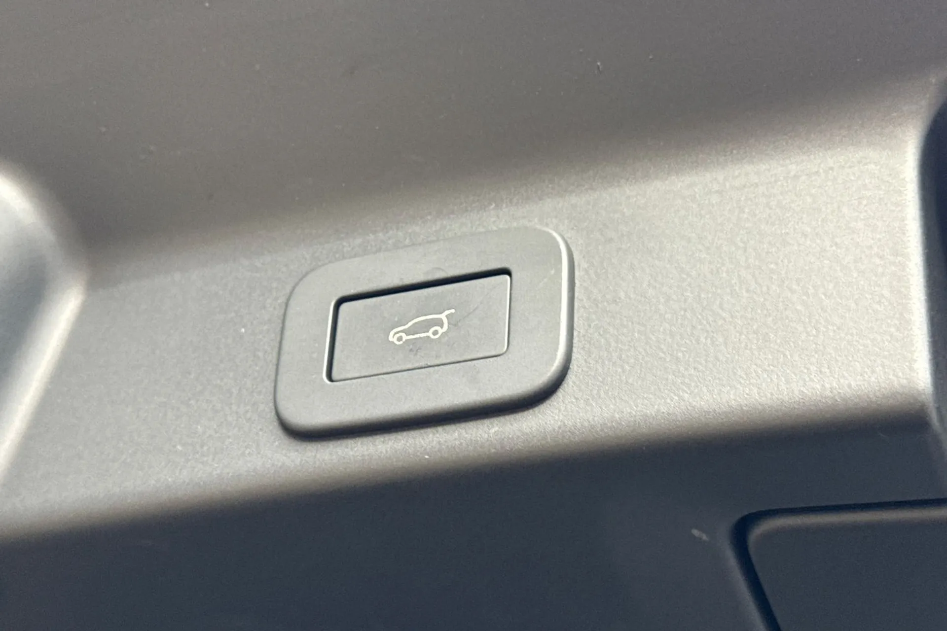 Jaguar F-PACE thumbnail image number 32