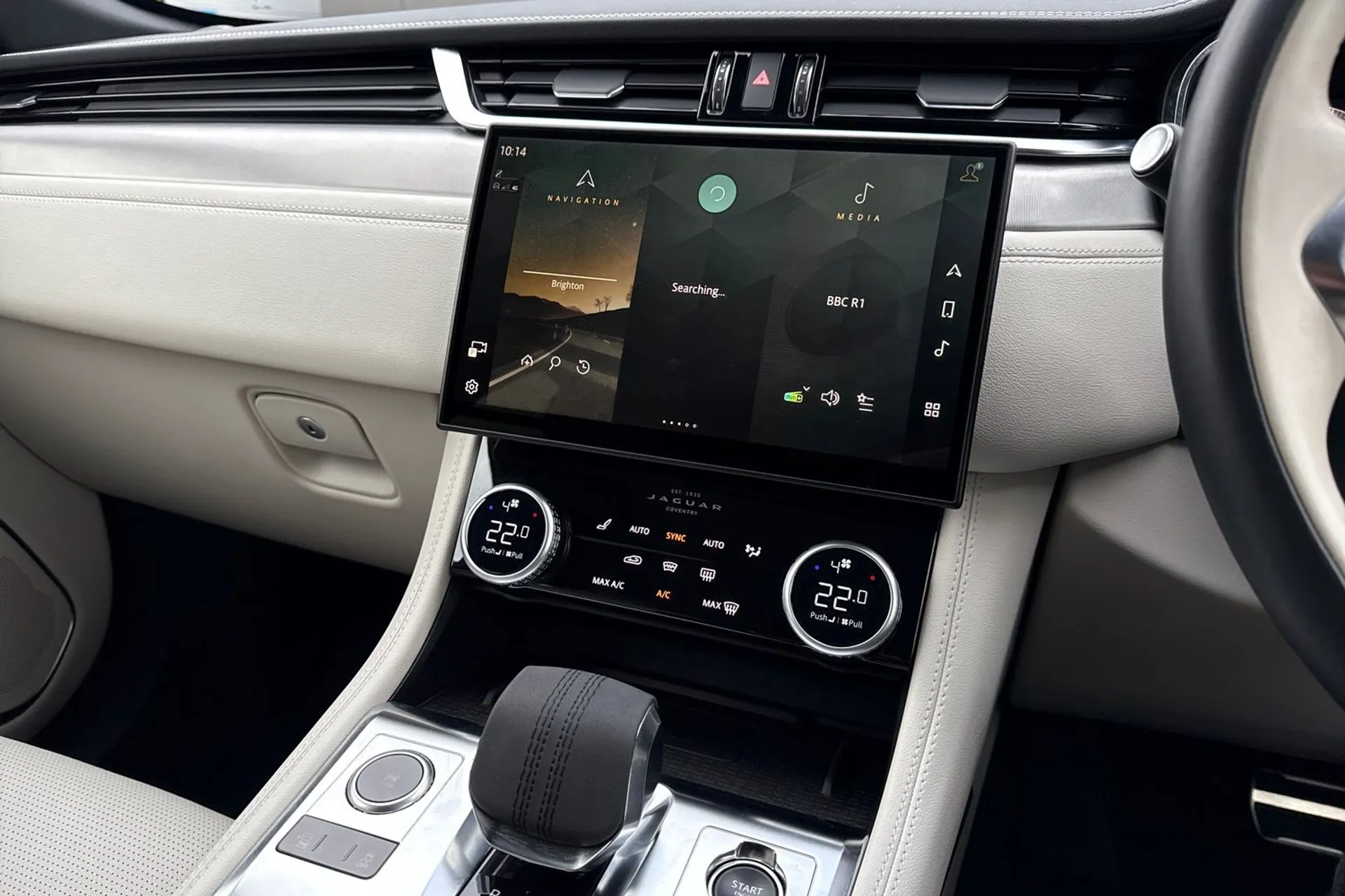 Jaguar F-PACE thumbnail image number 50