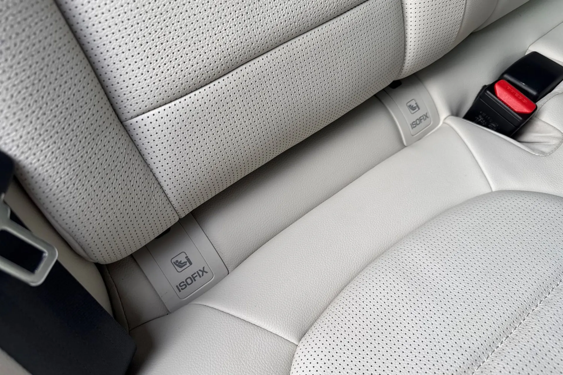 Jaguar F-PACE thumbnail image number 35