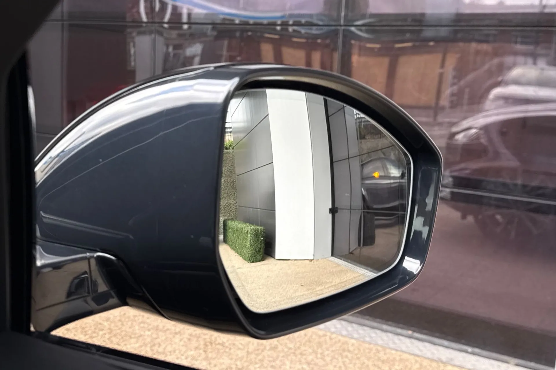 Jaguar F-PACE thumbnail image number 26