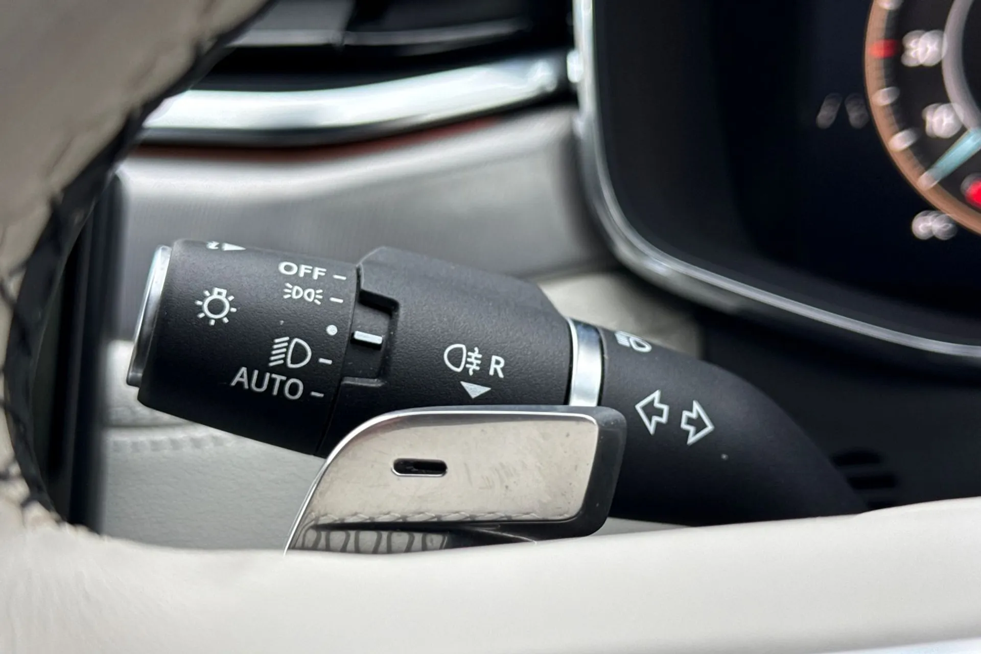 Jaguar F-PACE thumbnail image number 59