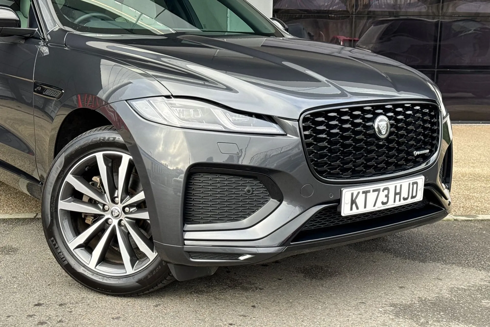 Jaguar F-PACE thumbnail image number 16