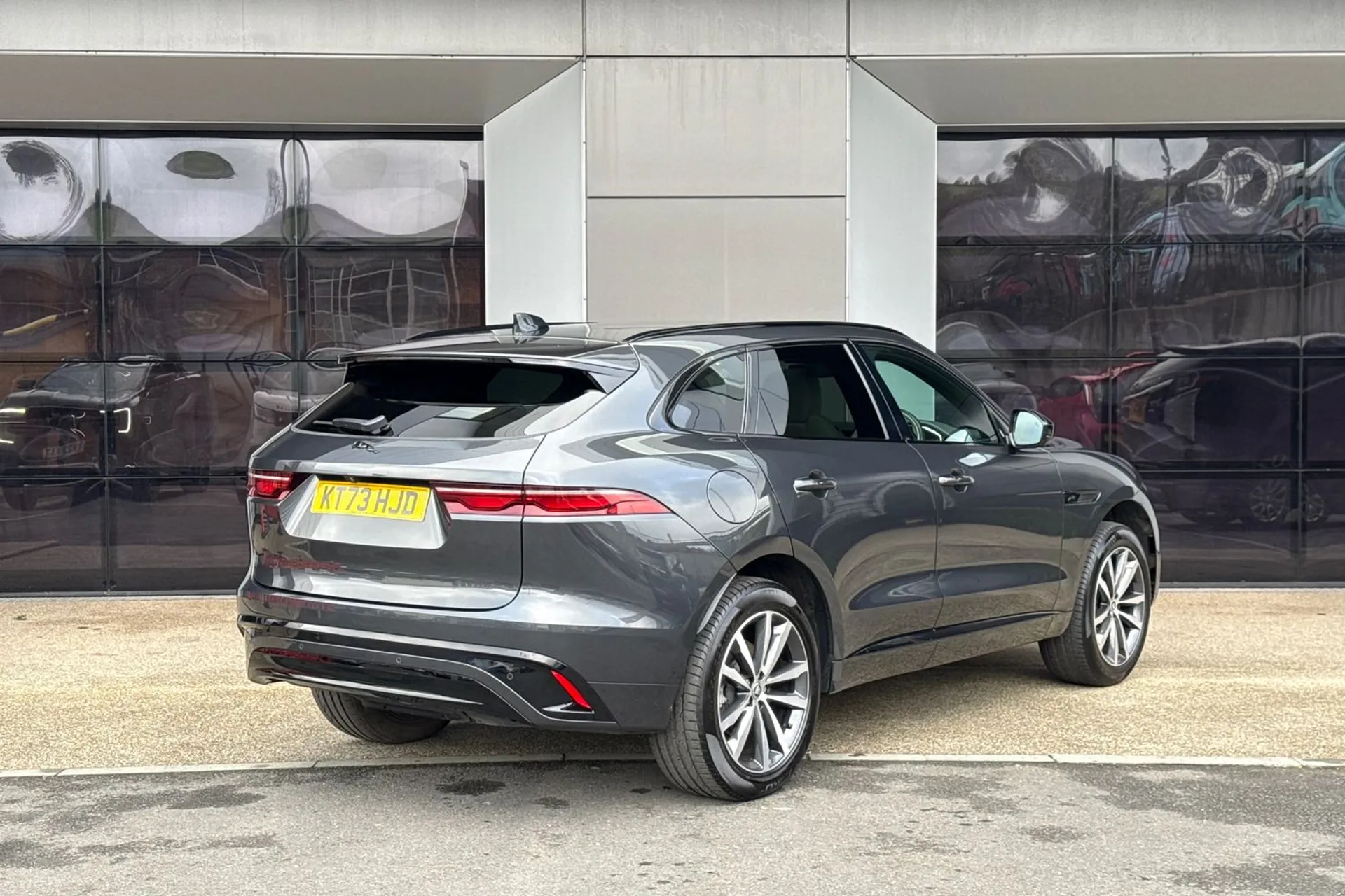 Jaguar F-PACE thumbnail image number 6