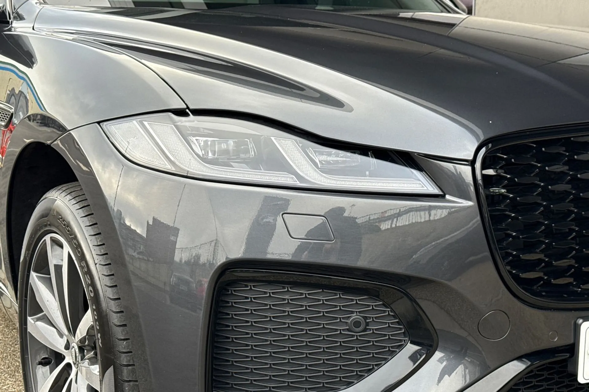 Jaguar F-PACE thumbnail image number 28