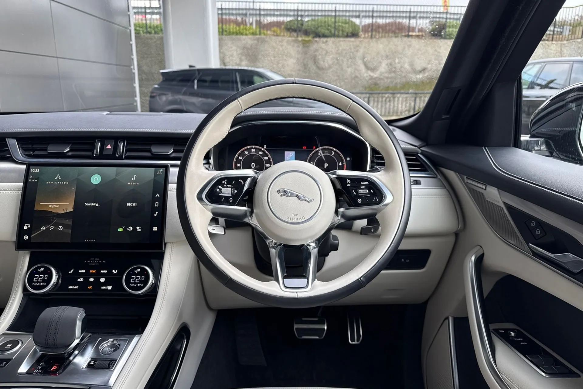 Jaguar F-PACE thumbnail image number 42