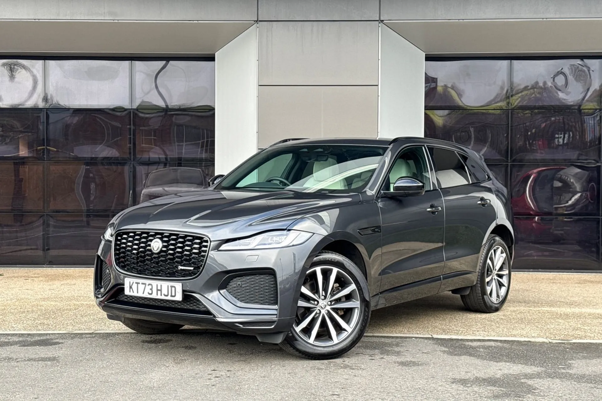 Jaguar F-PACE thumbnail image number 14