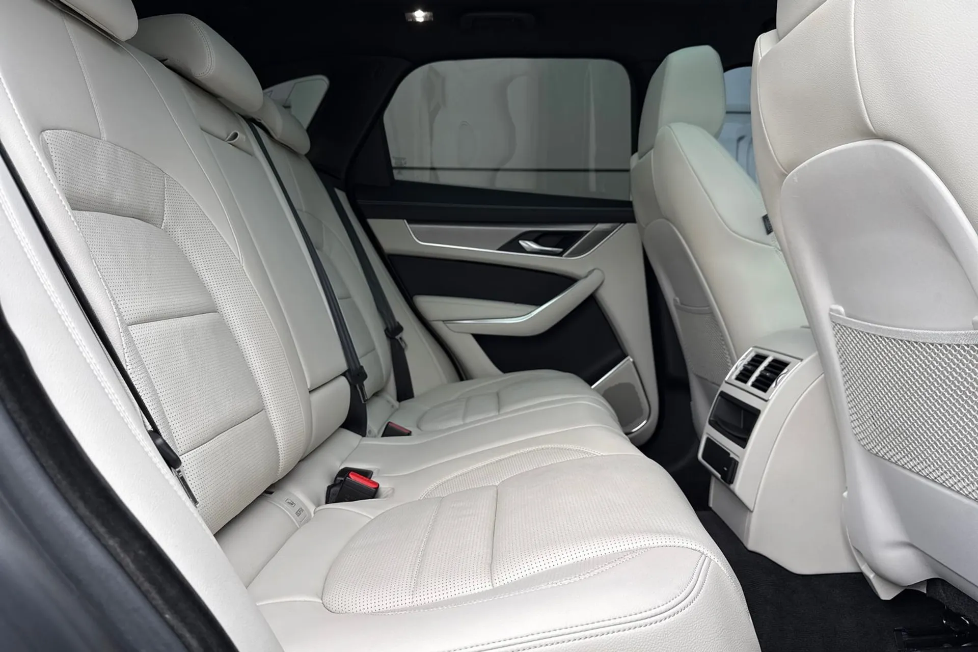 Jaguar F-PACE thumbnail image number 21