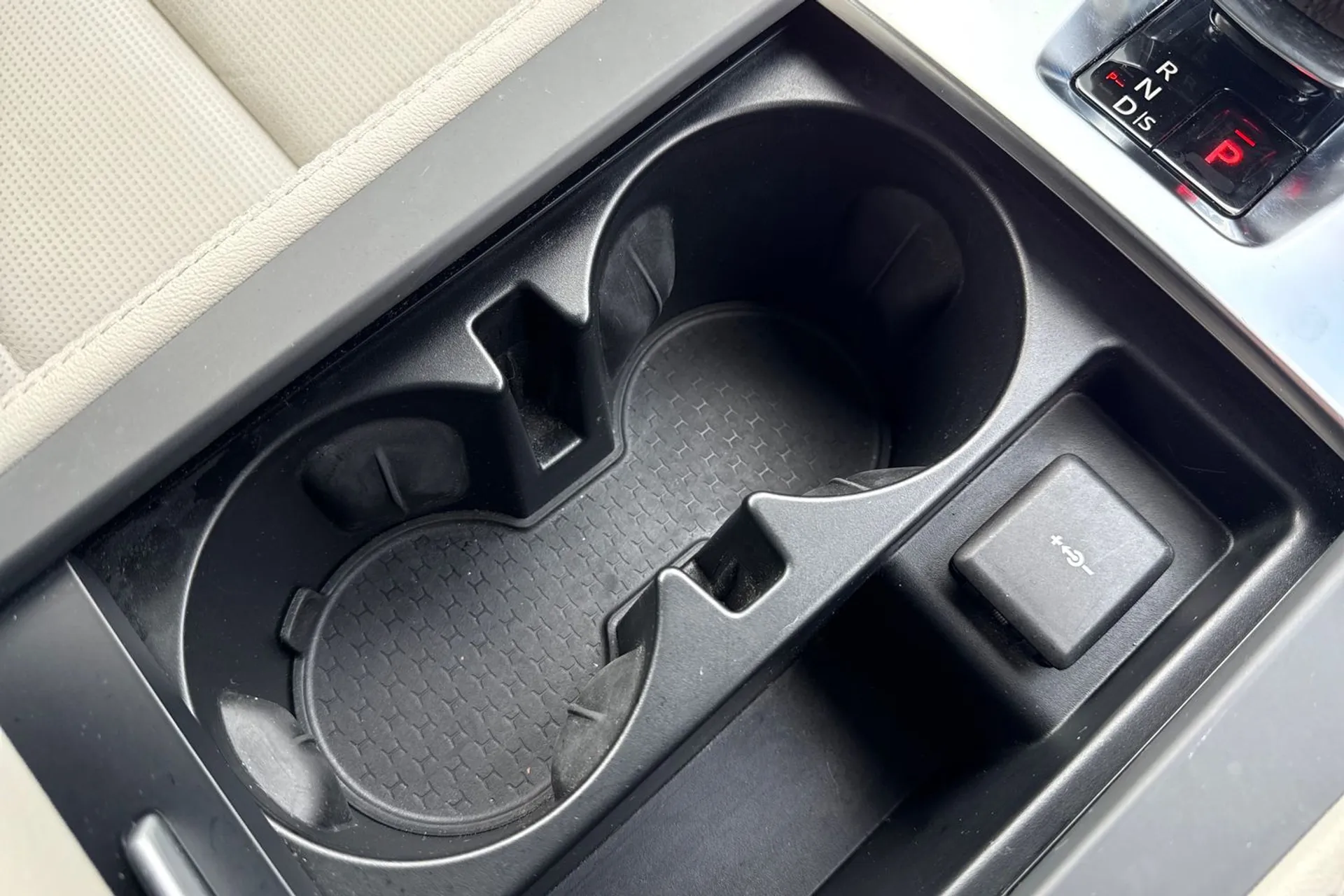 Jaguar F-PACE thumbnail image number 52