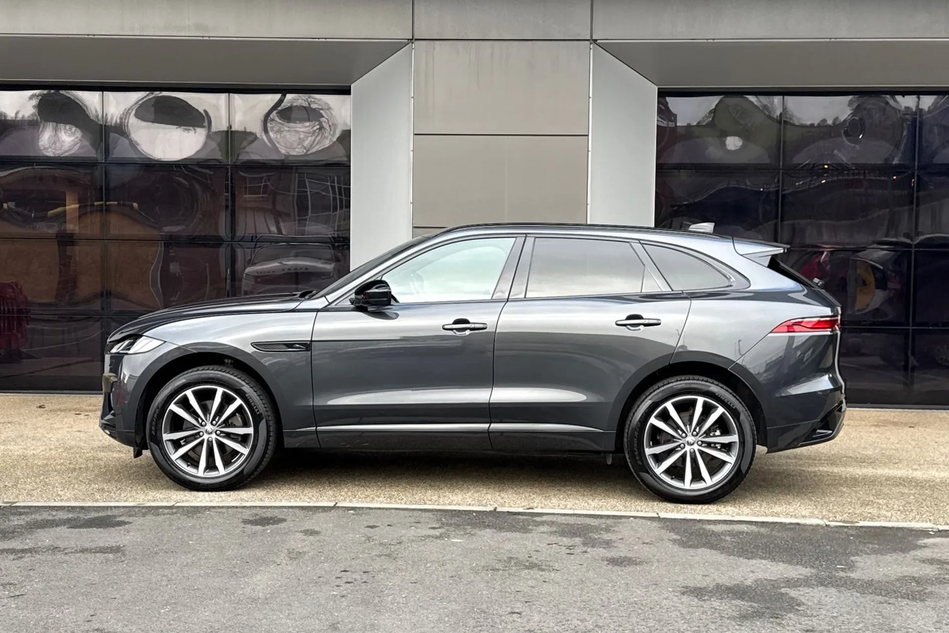 Jaguar F-PACE thumbnail image number 11