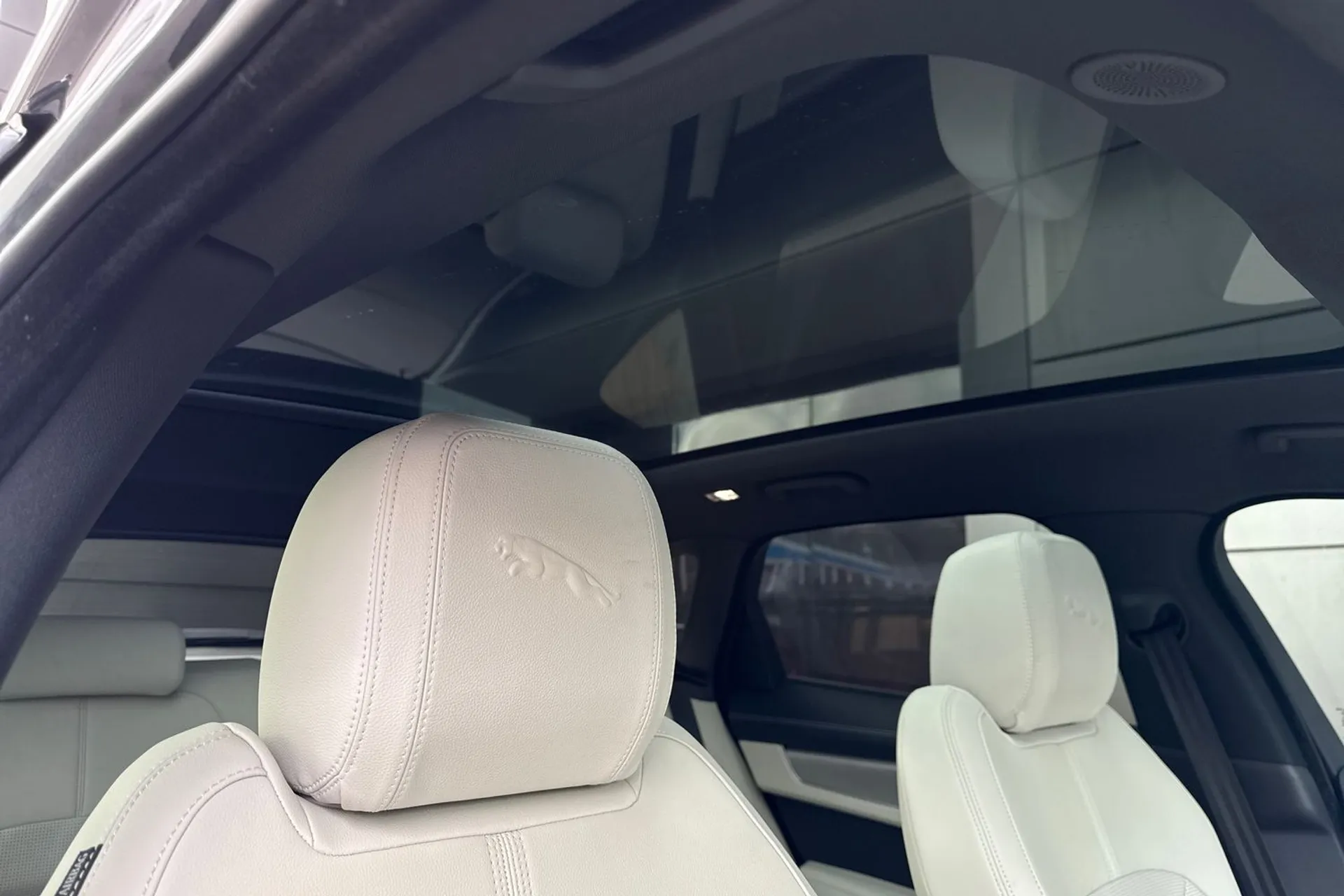 Jaguar F-PACE thumbnail image number 9