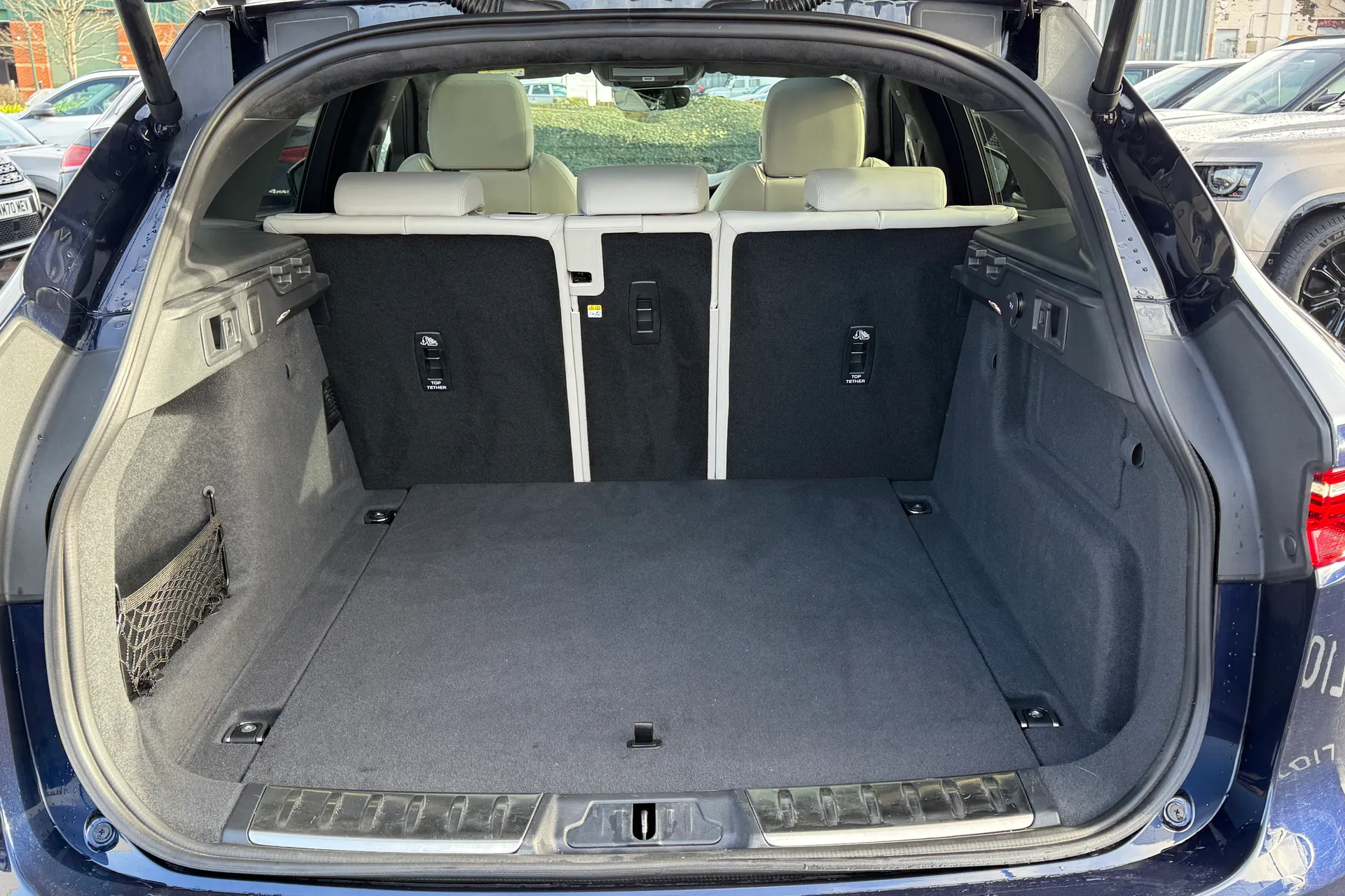 Jaguar F-PACE thumbnail image number 24